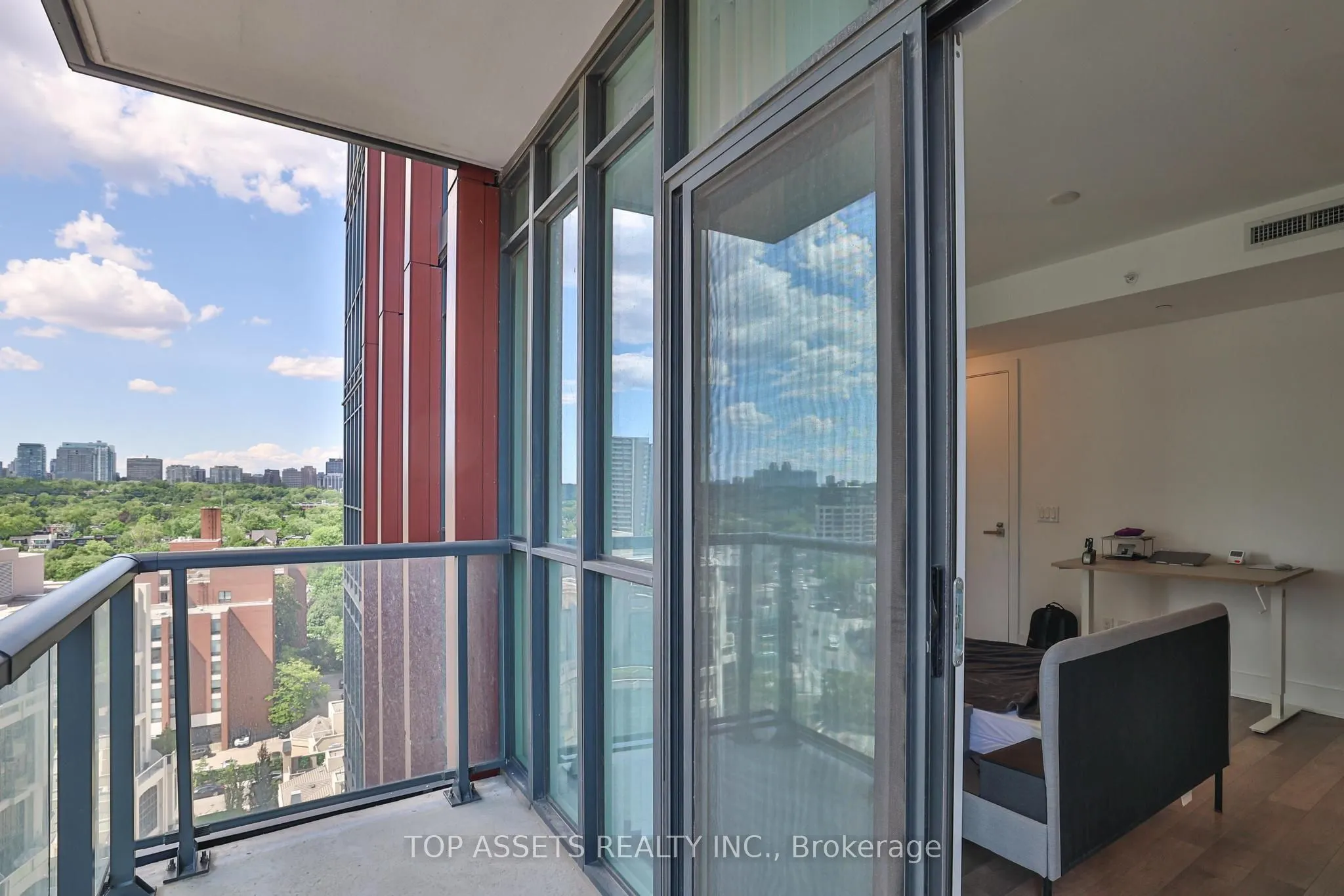 32 Davenport Road, #1301