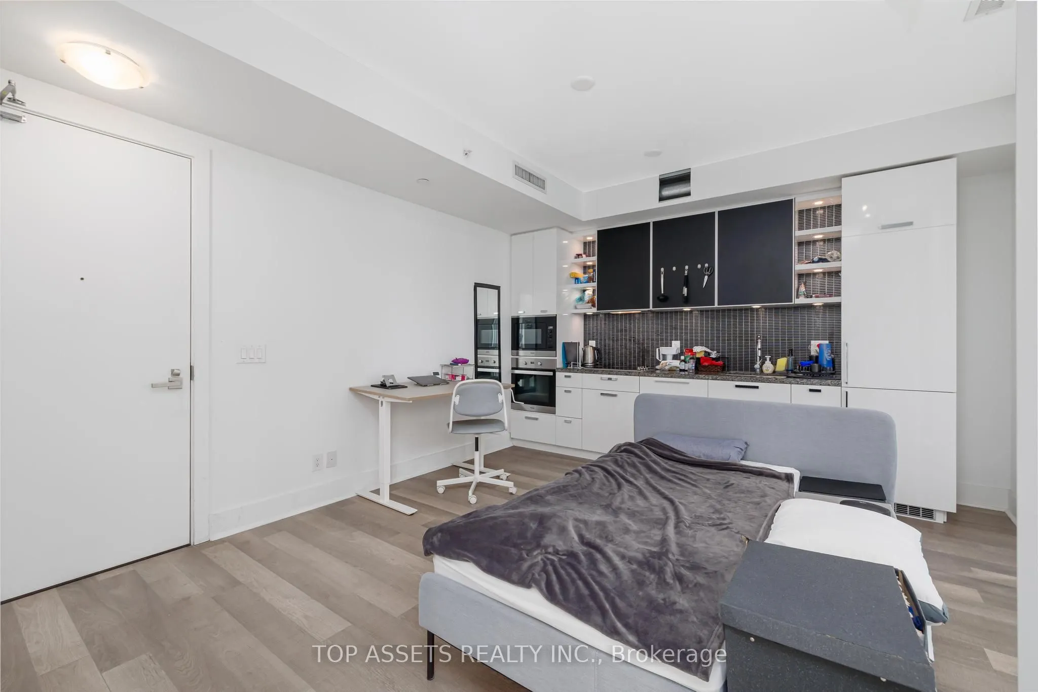 32 Davenport Road, #1301