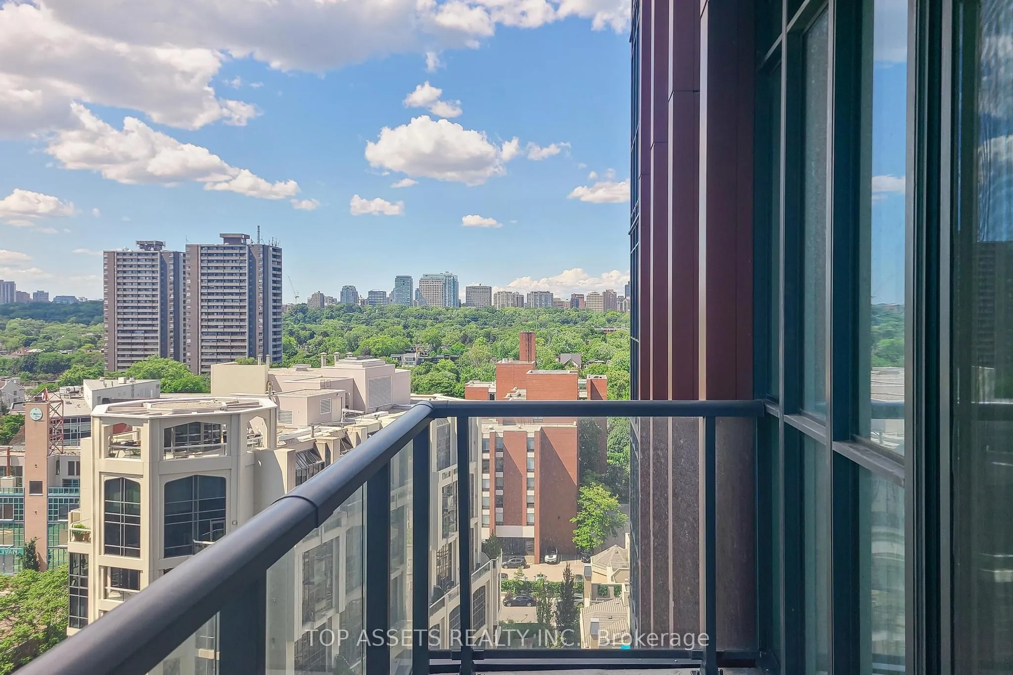 32 Davenport Road, #1301