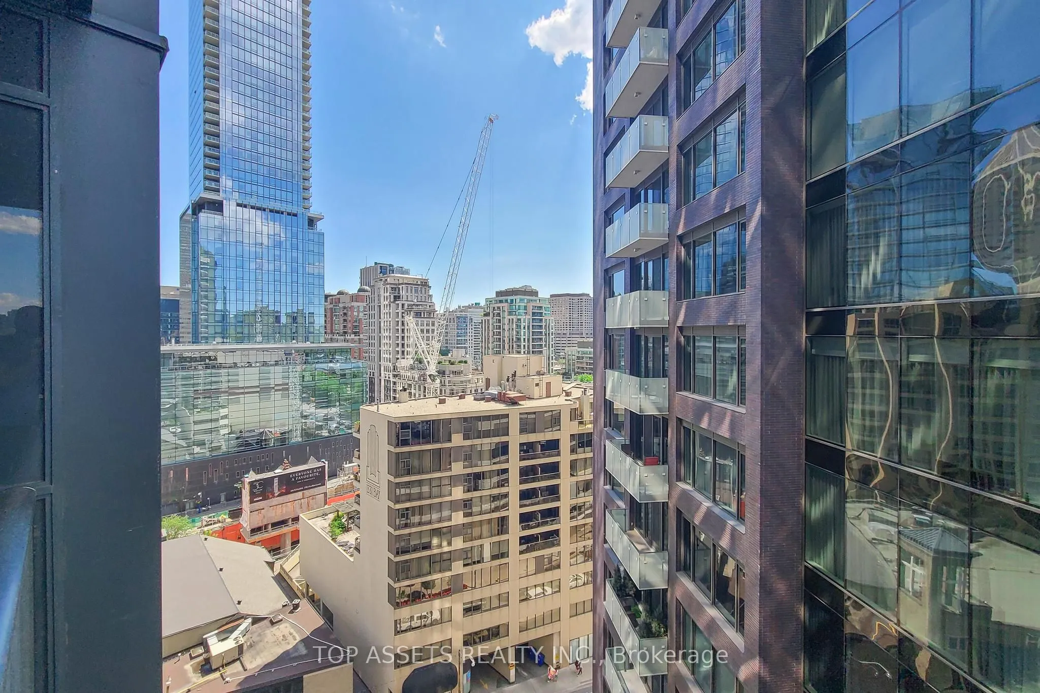 32 Davenport Road, #1301