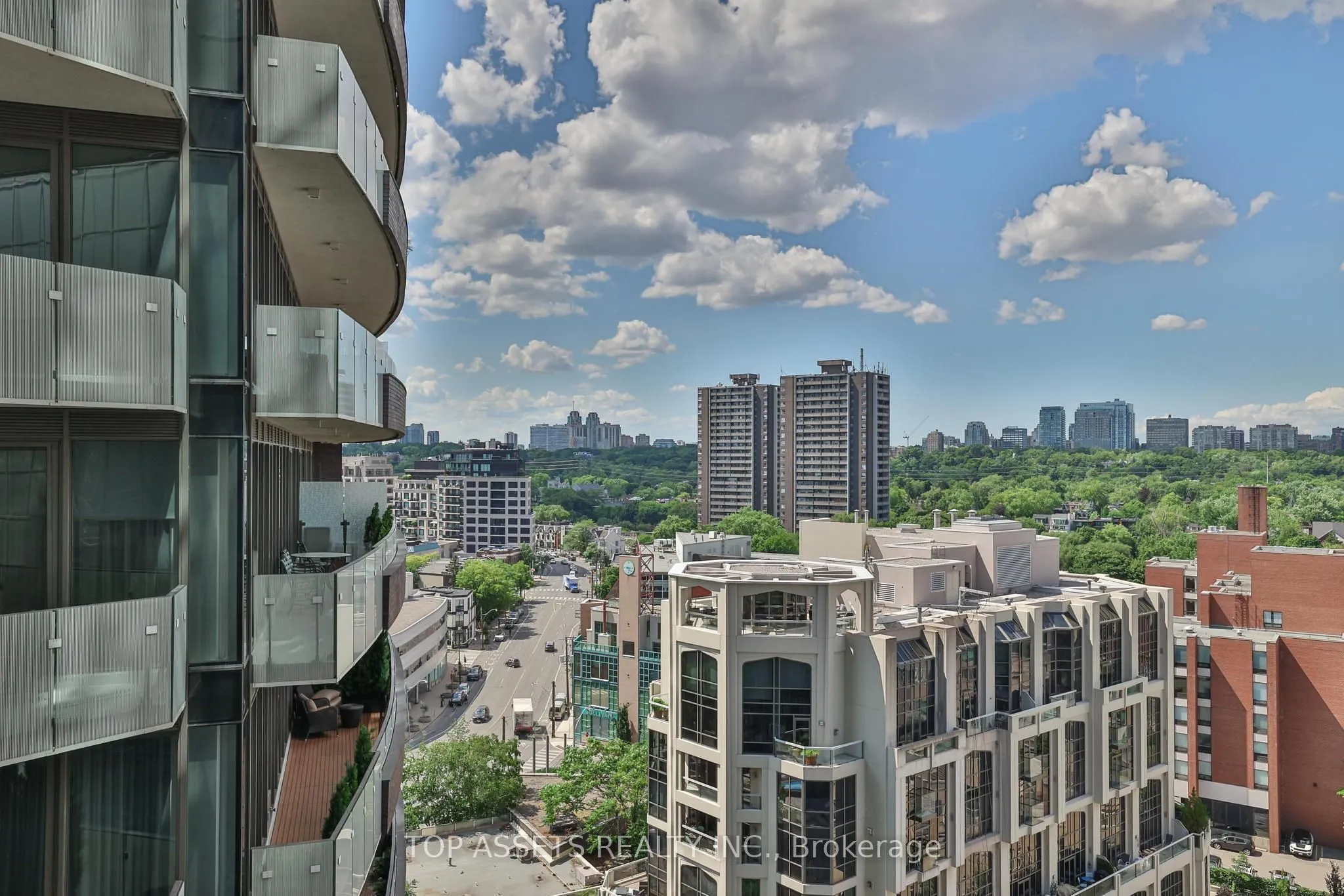 32 Davenport Road, #1301