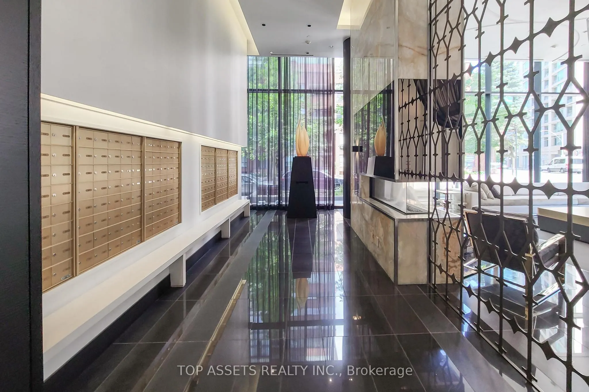 32 Davenport Road, #1301