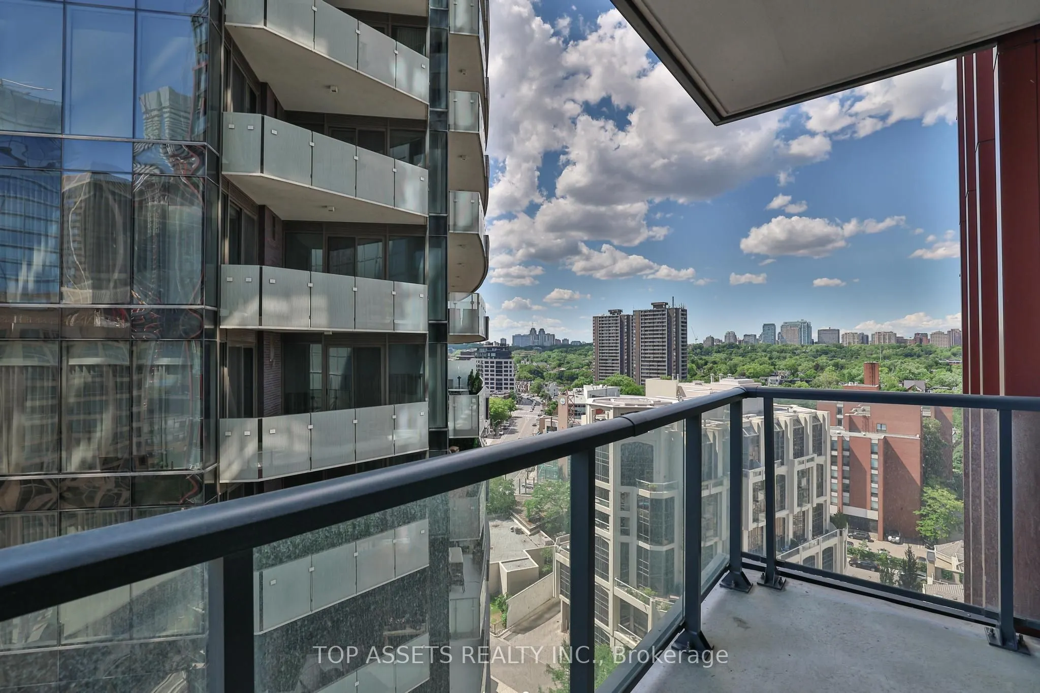 32 Davenport Road, #1301