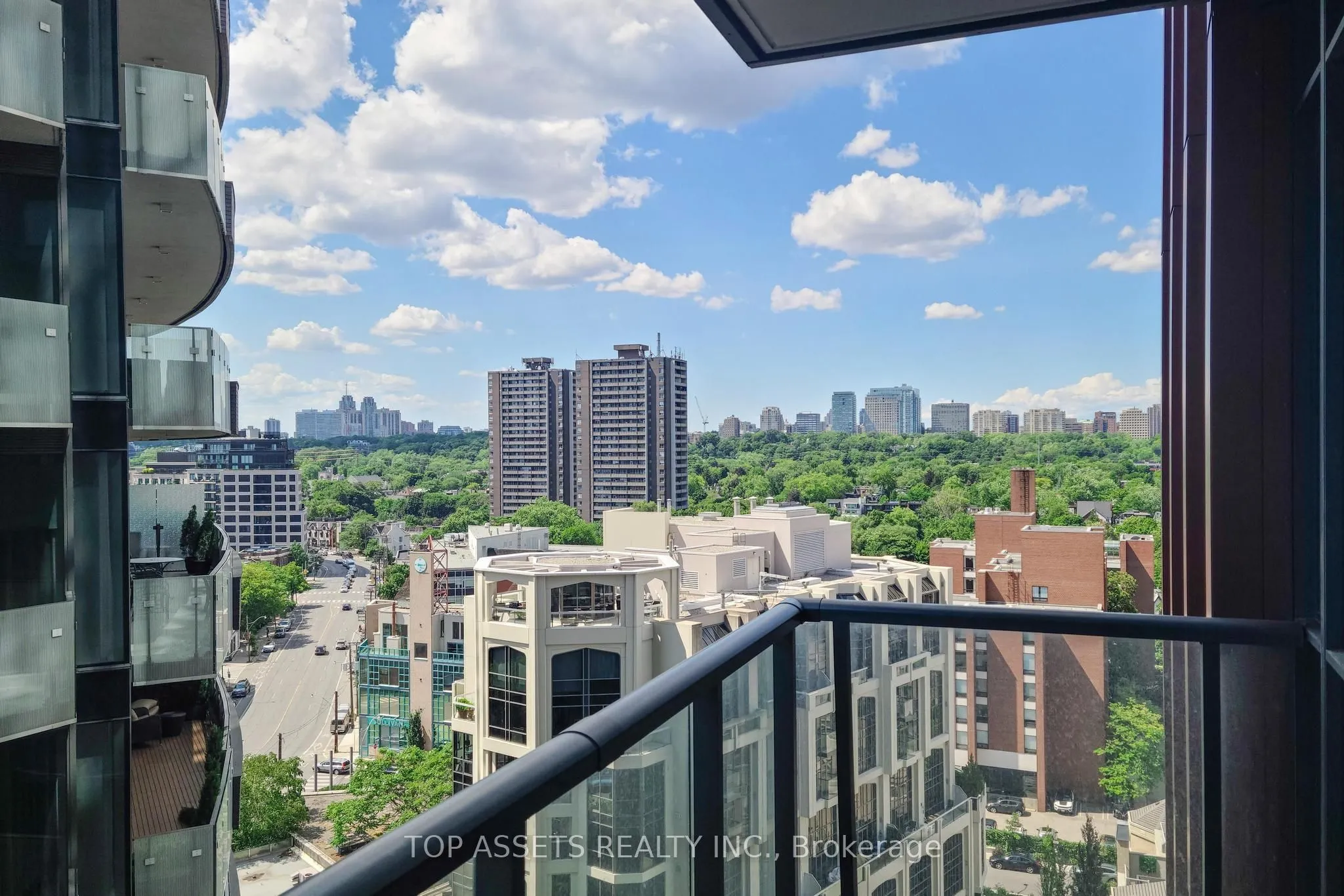 32 Davenport Road, #1301