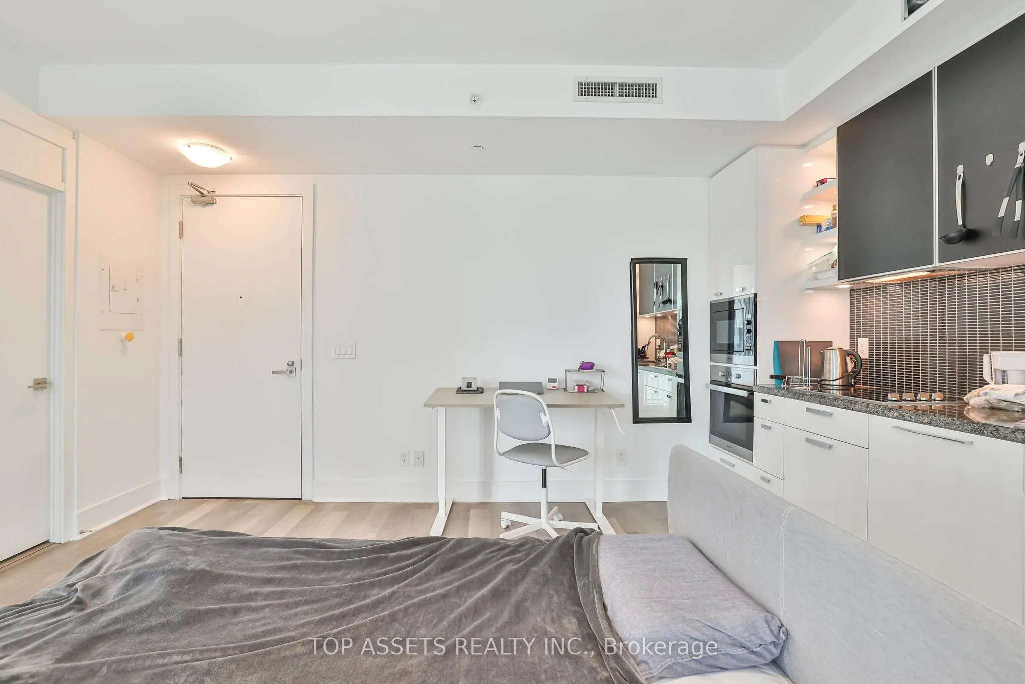 32 Davenport Road, #1301