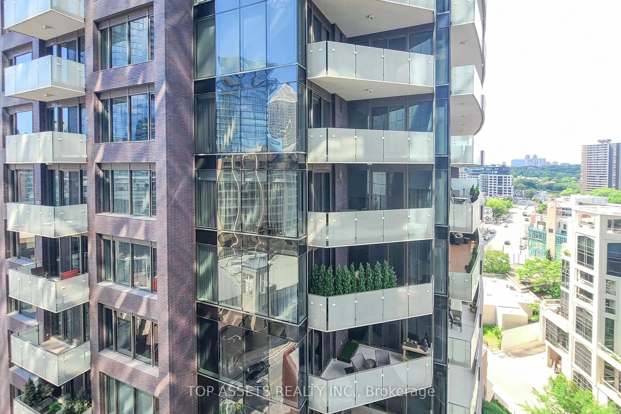 32 Davenport Road, #1301