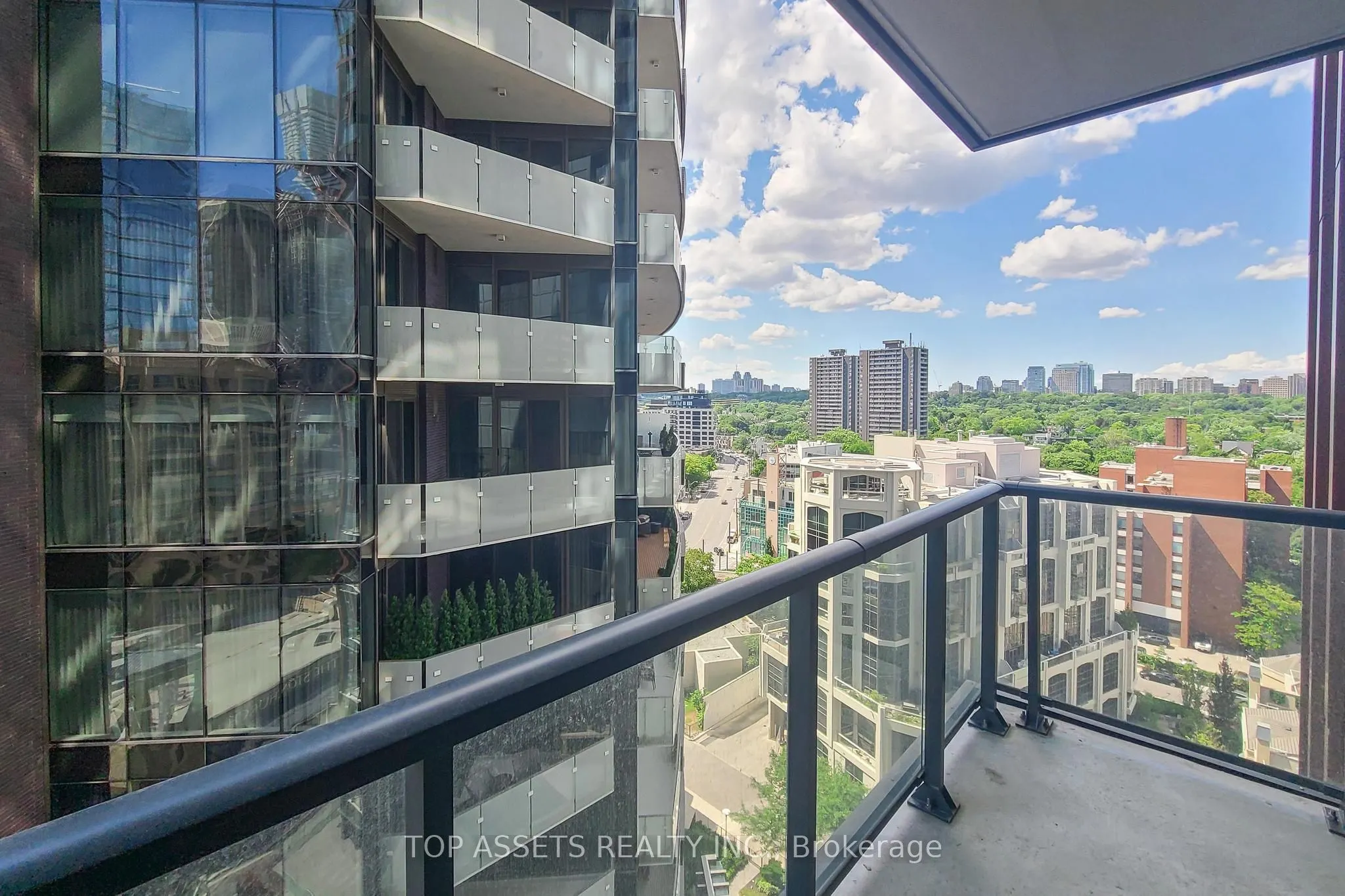 32 Davenport Road, #1301