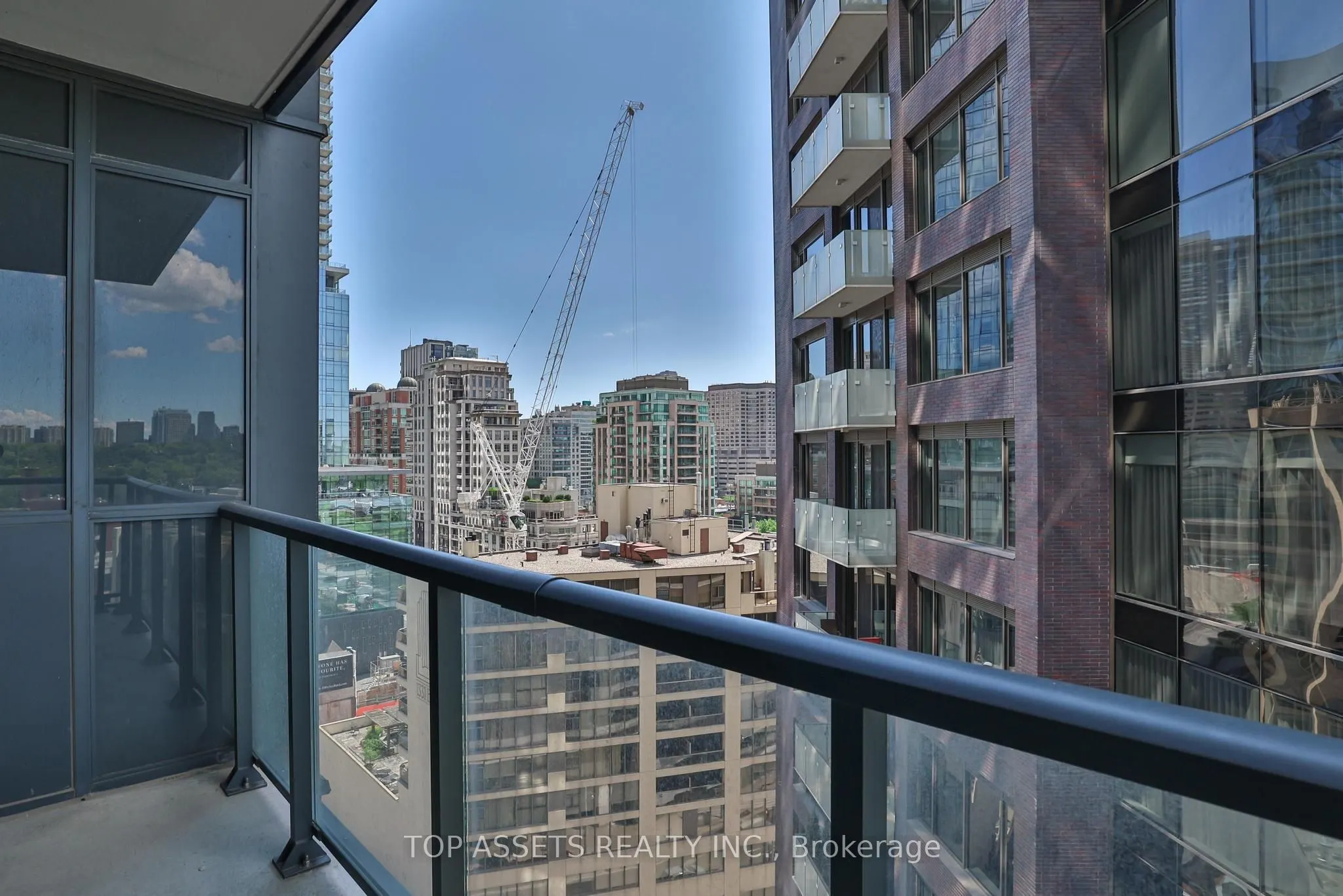 32 Davenport Road, #1301