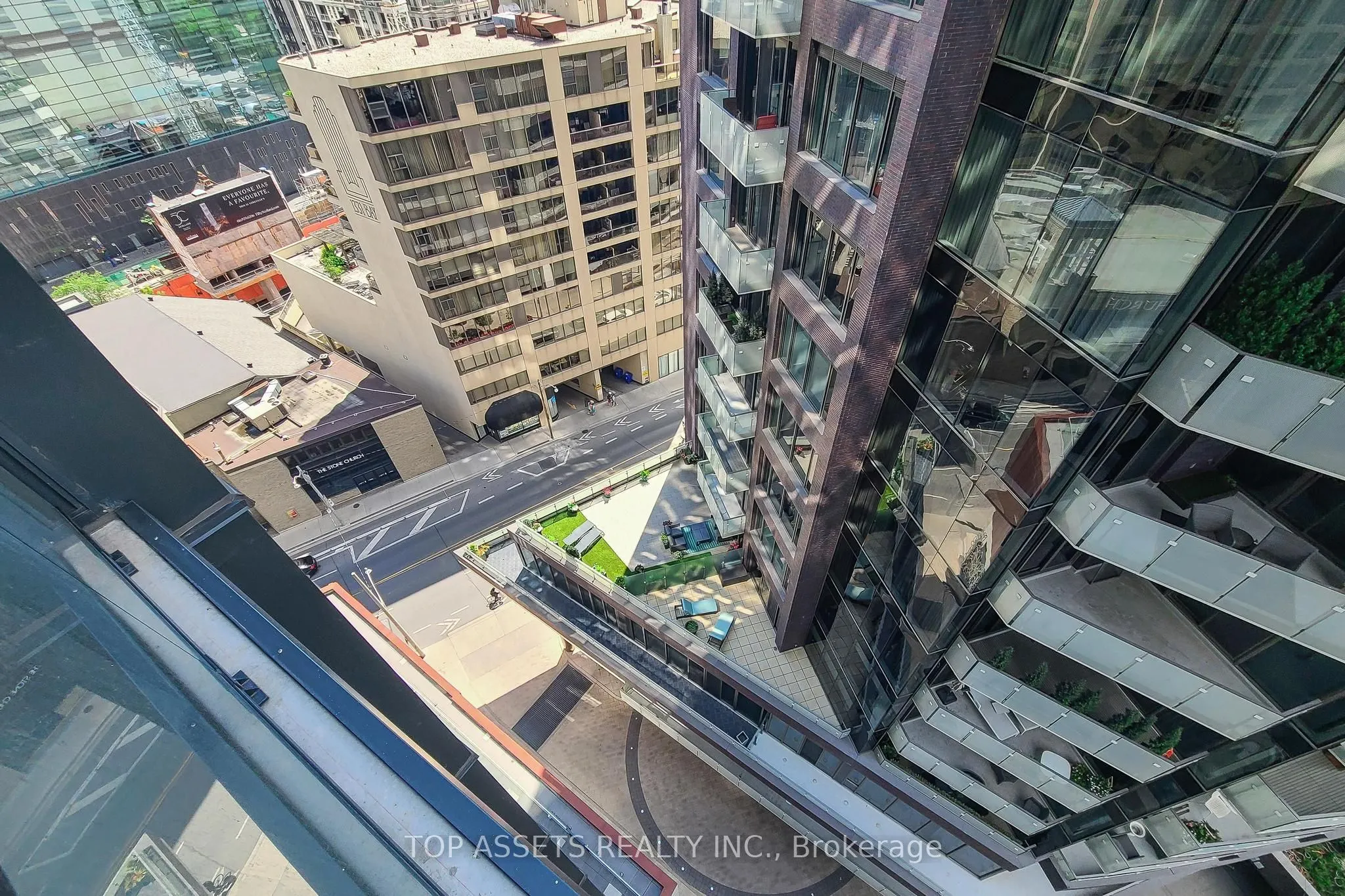 32 Davenport Road, #1301