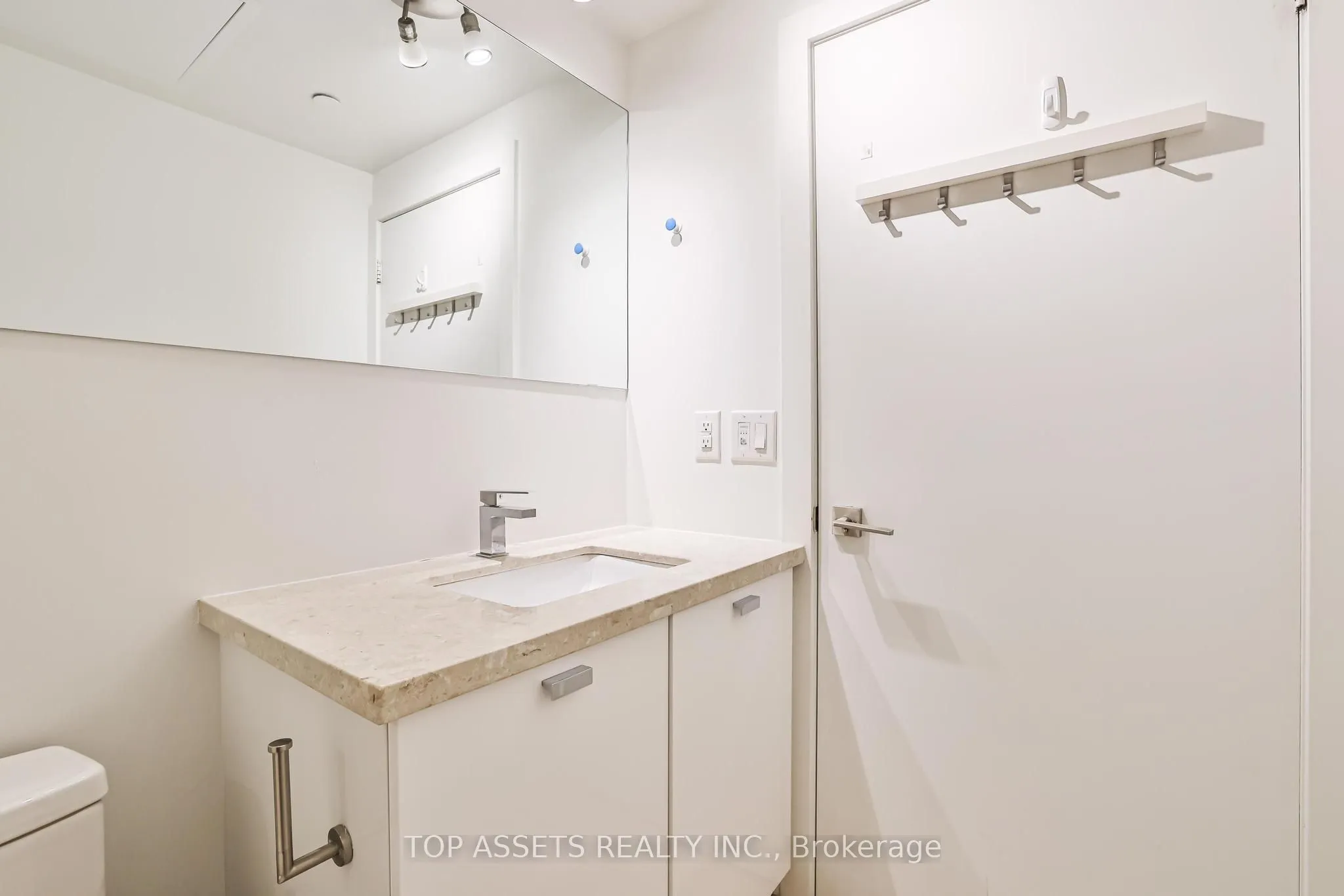 32 Davenport Road, #1301