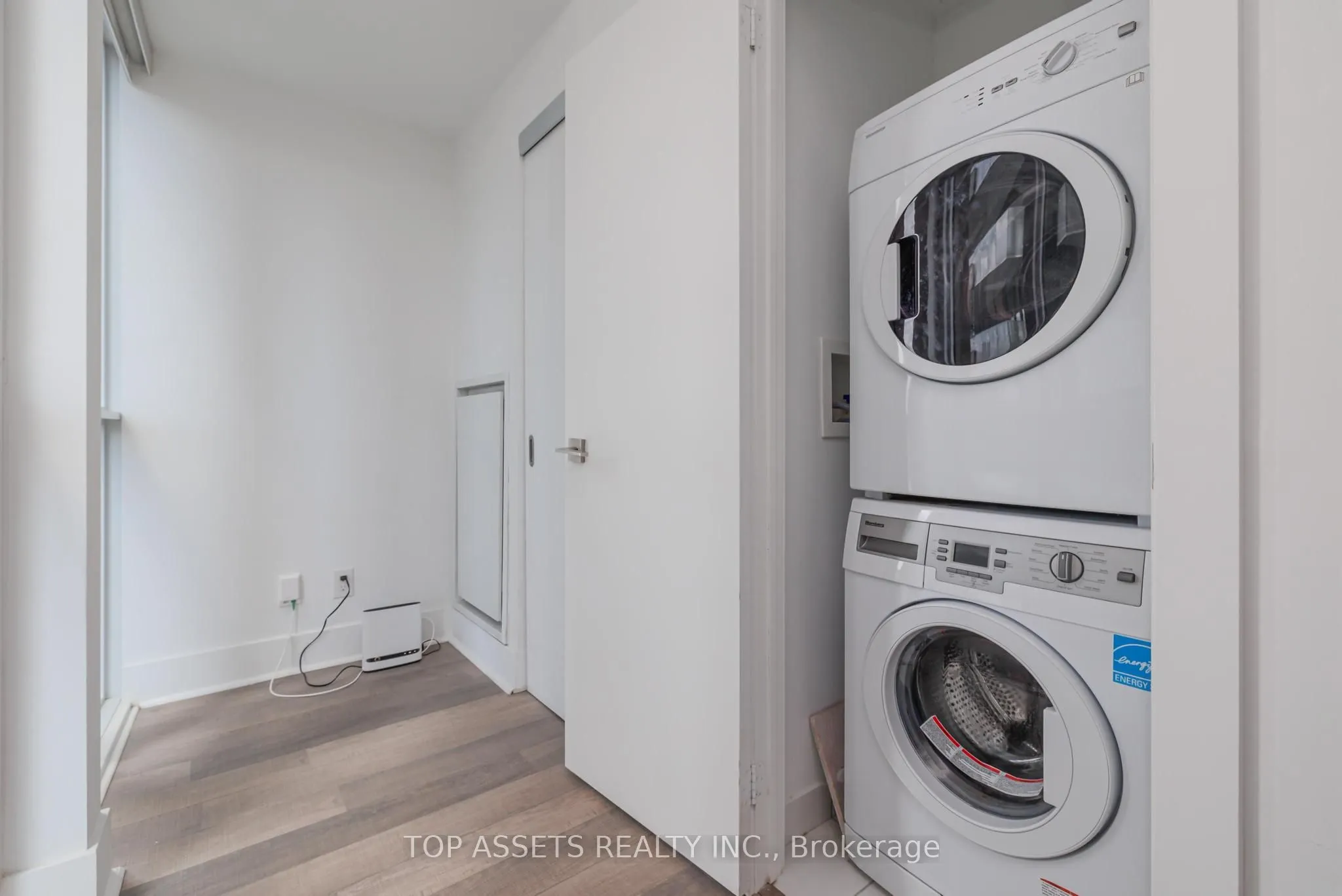 32 Davenport Road, #1301
