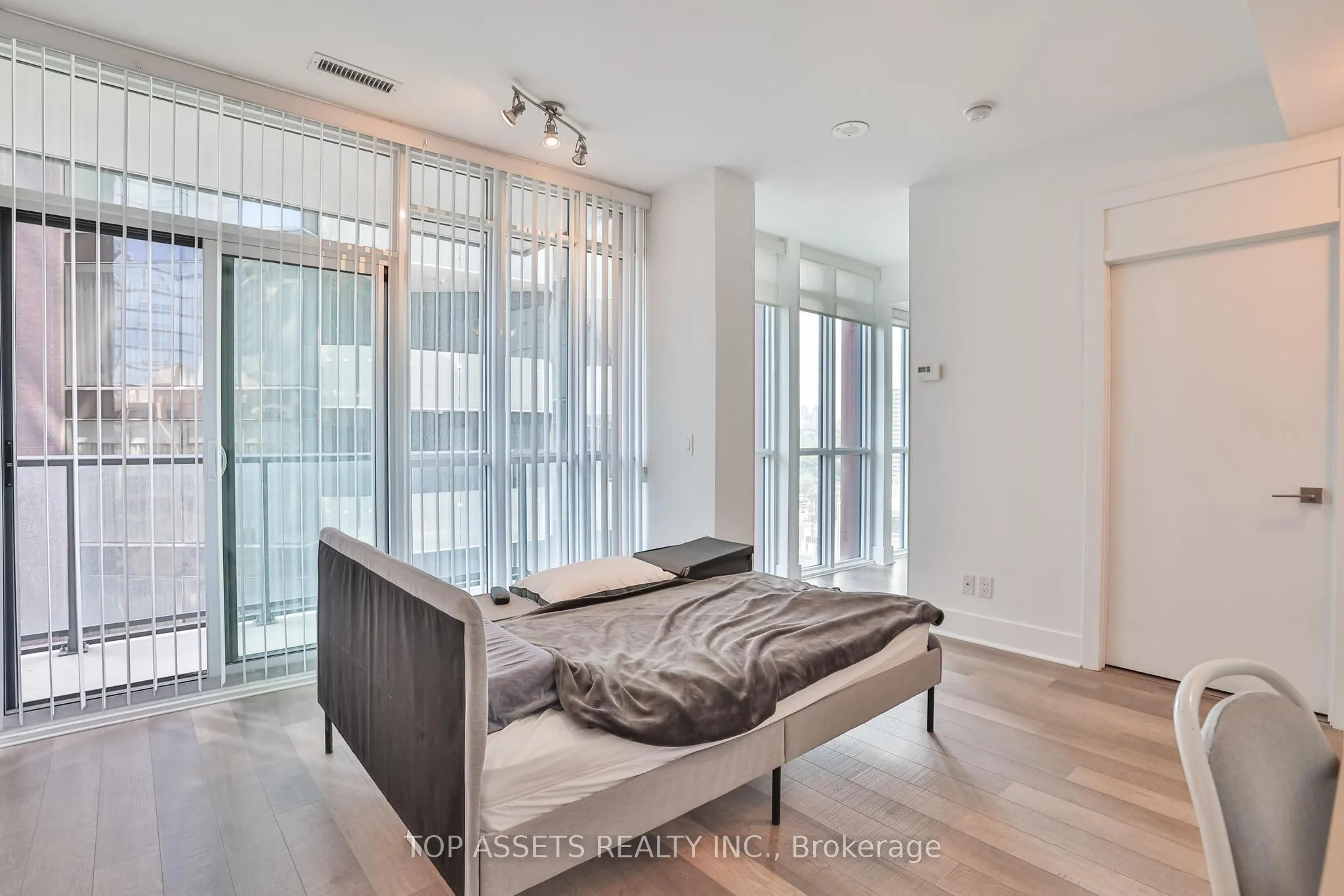 32 Davenport Road, #1301