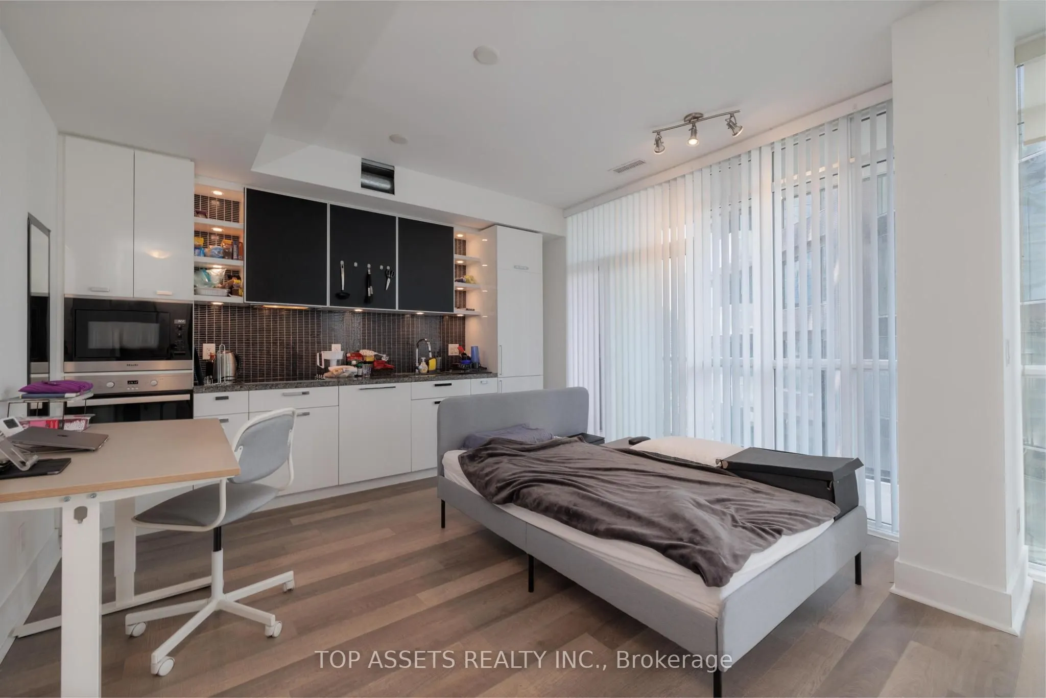 32 Davenport Road, #1301