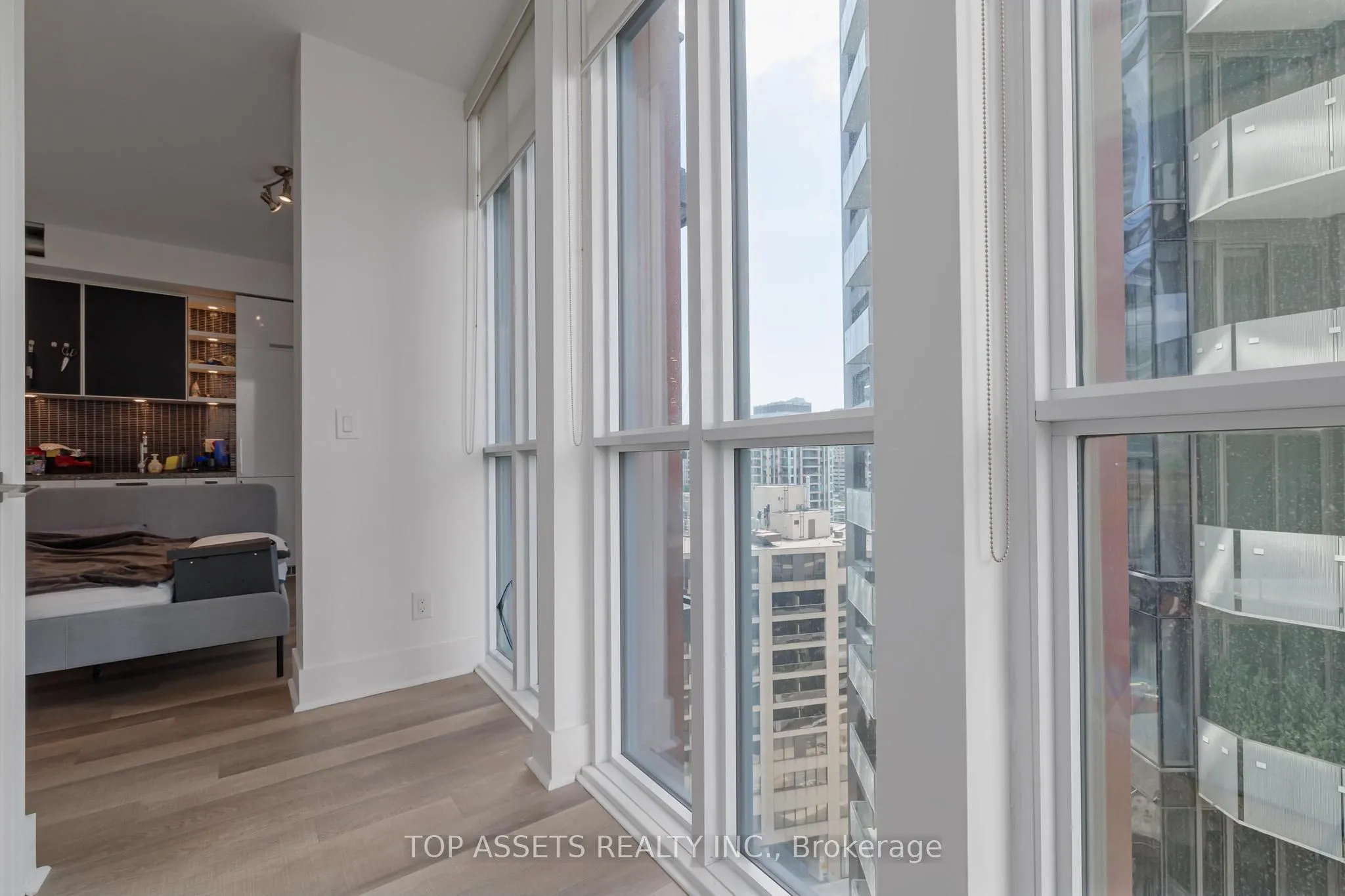 32 Davenport Road, #1301