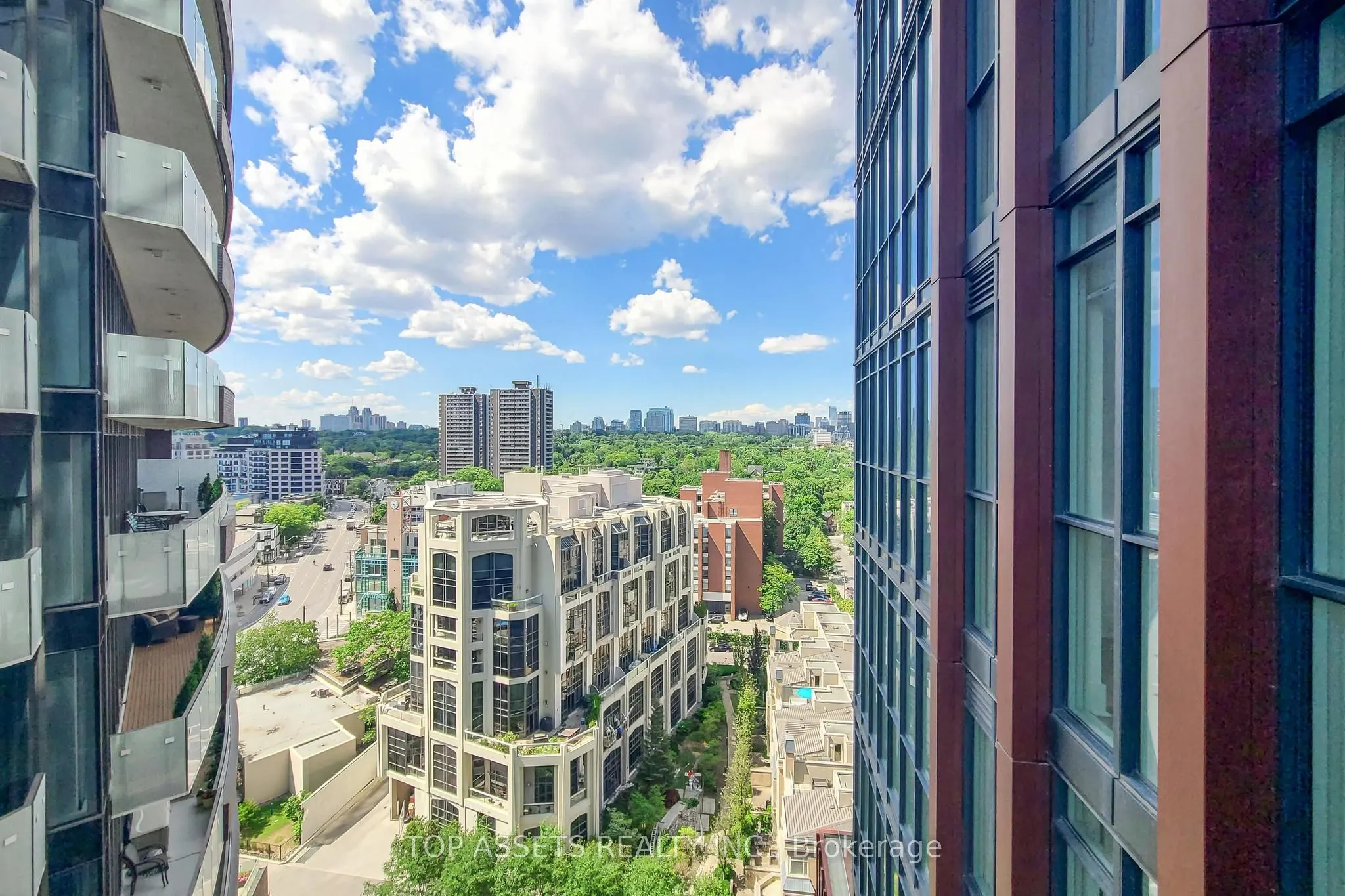 32 Davenport Road, #1301