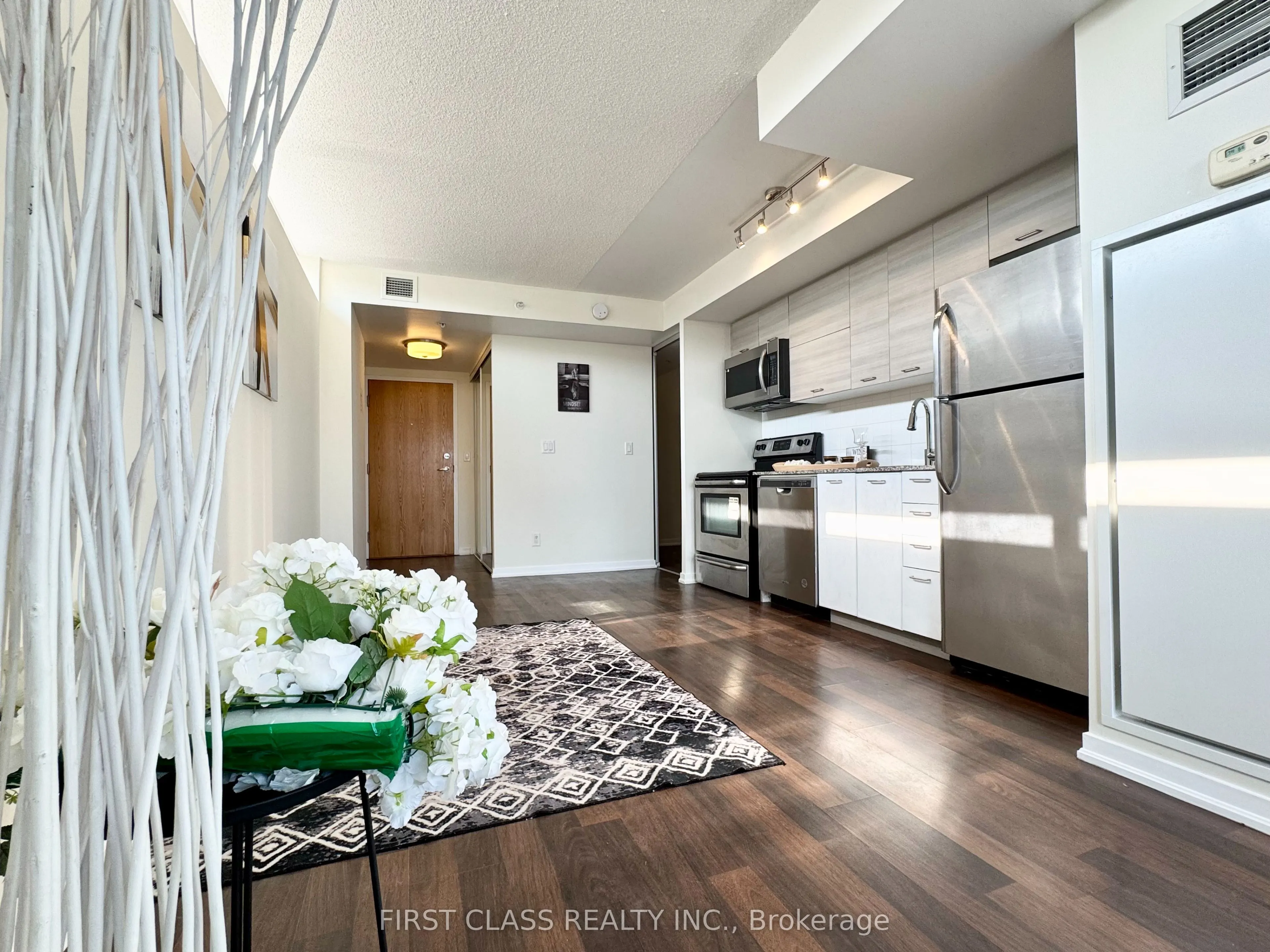 20 Joe Shuster Way, #313