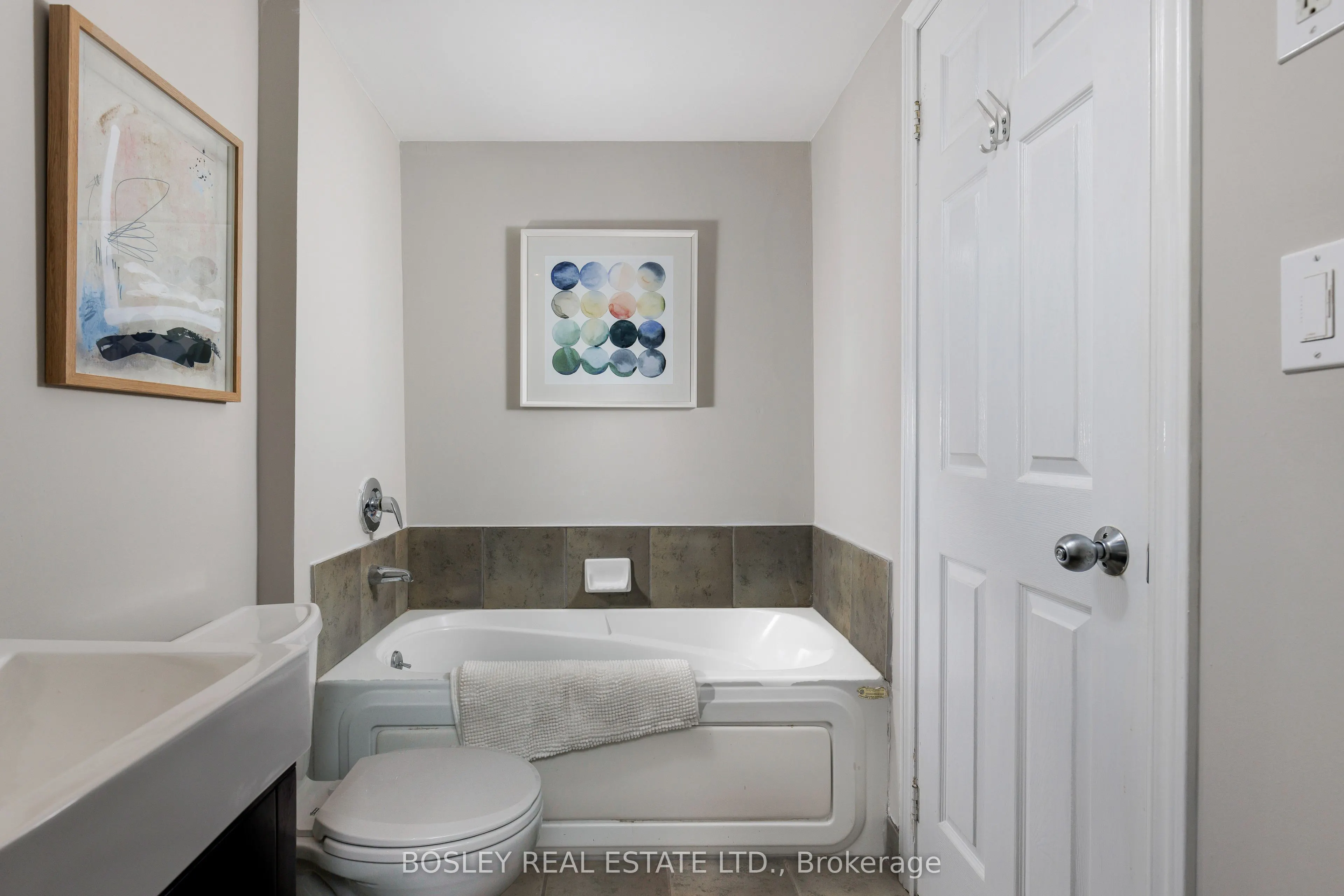 208 Niagara Street, #58