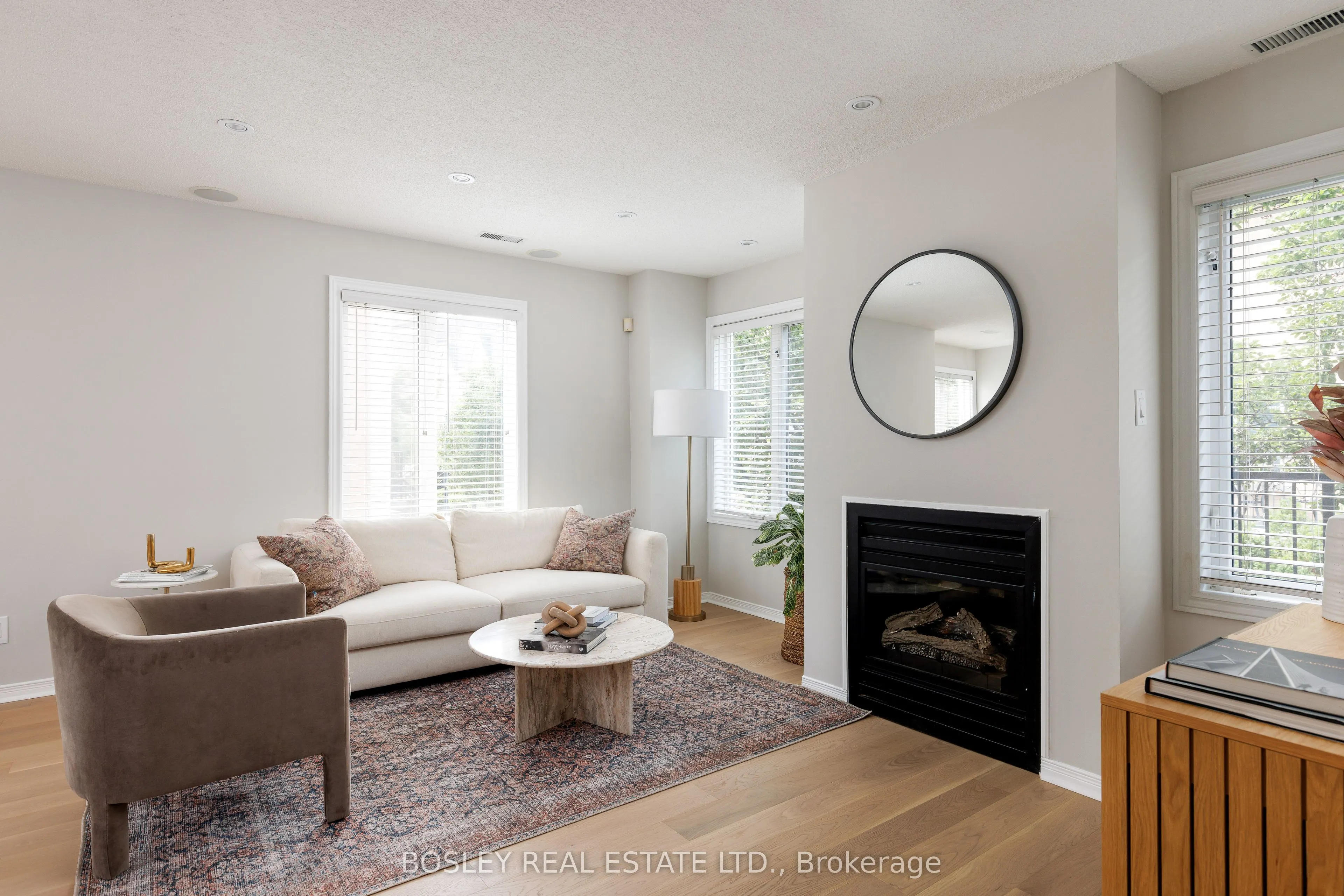 208 Niagara Street, #58