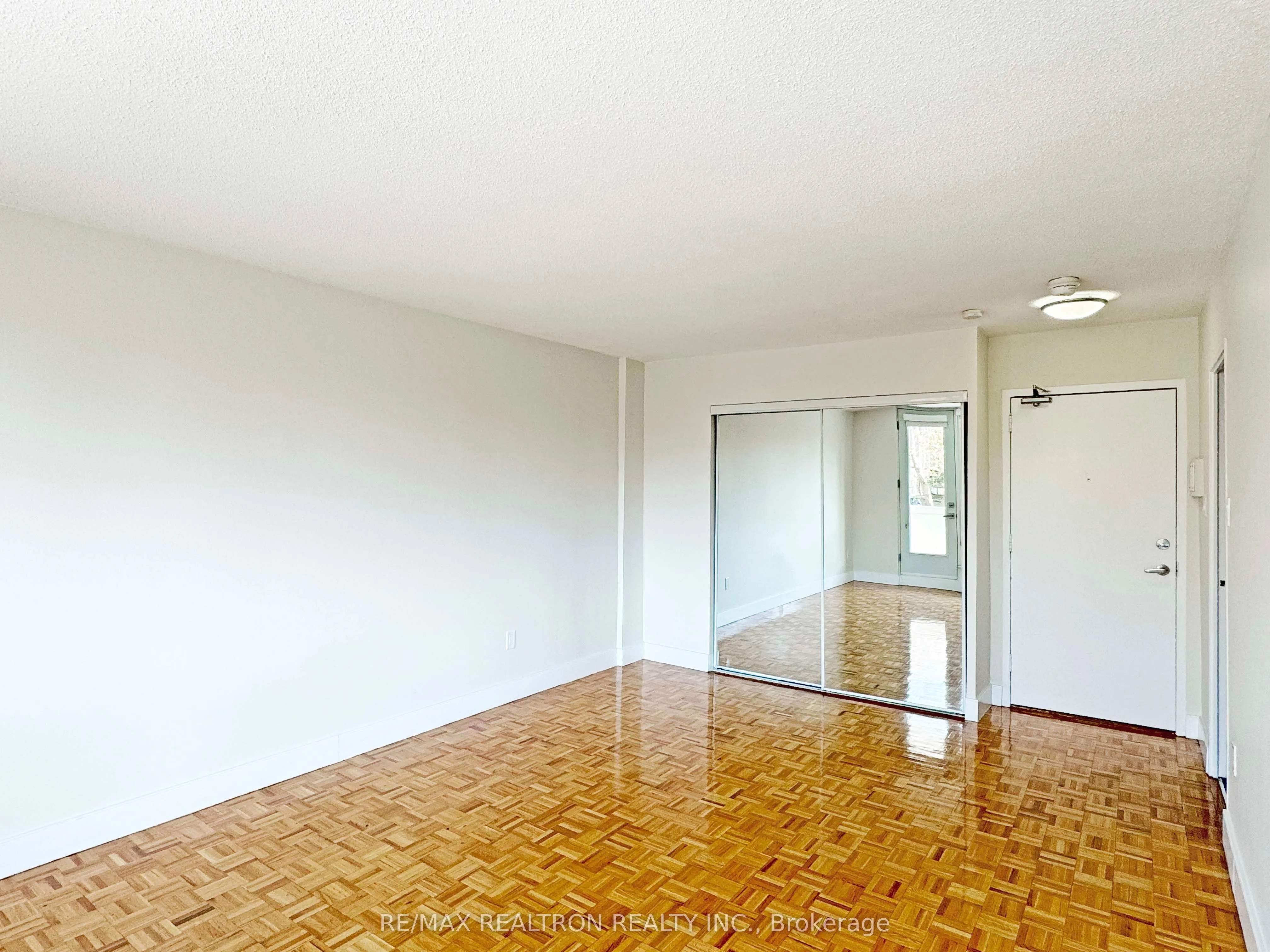 666 Spadina Avenue, #202