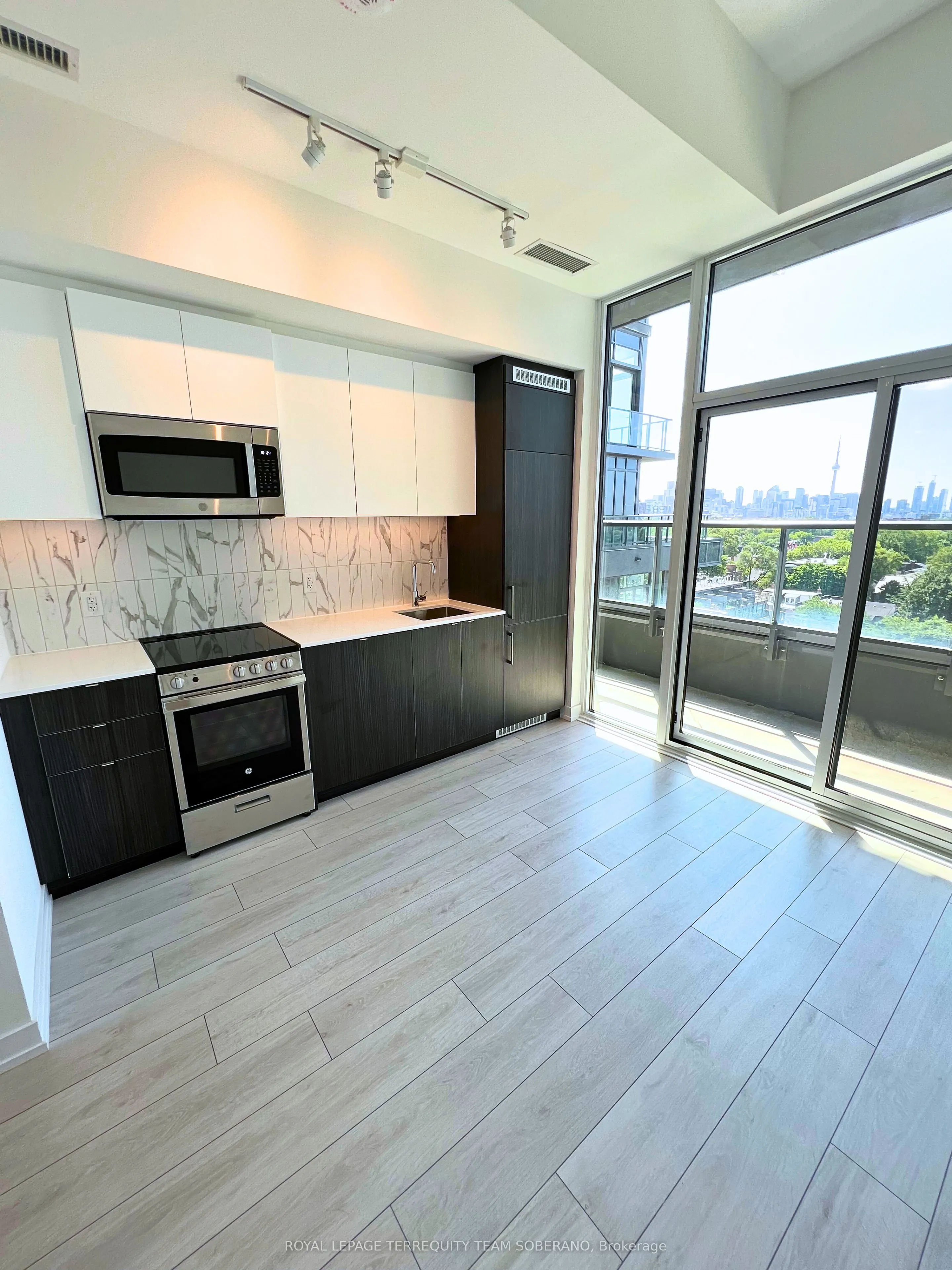500 Dupont Street, #819