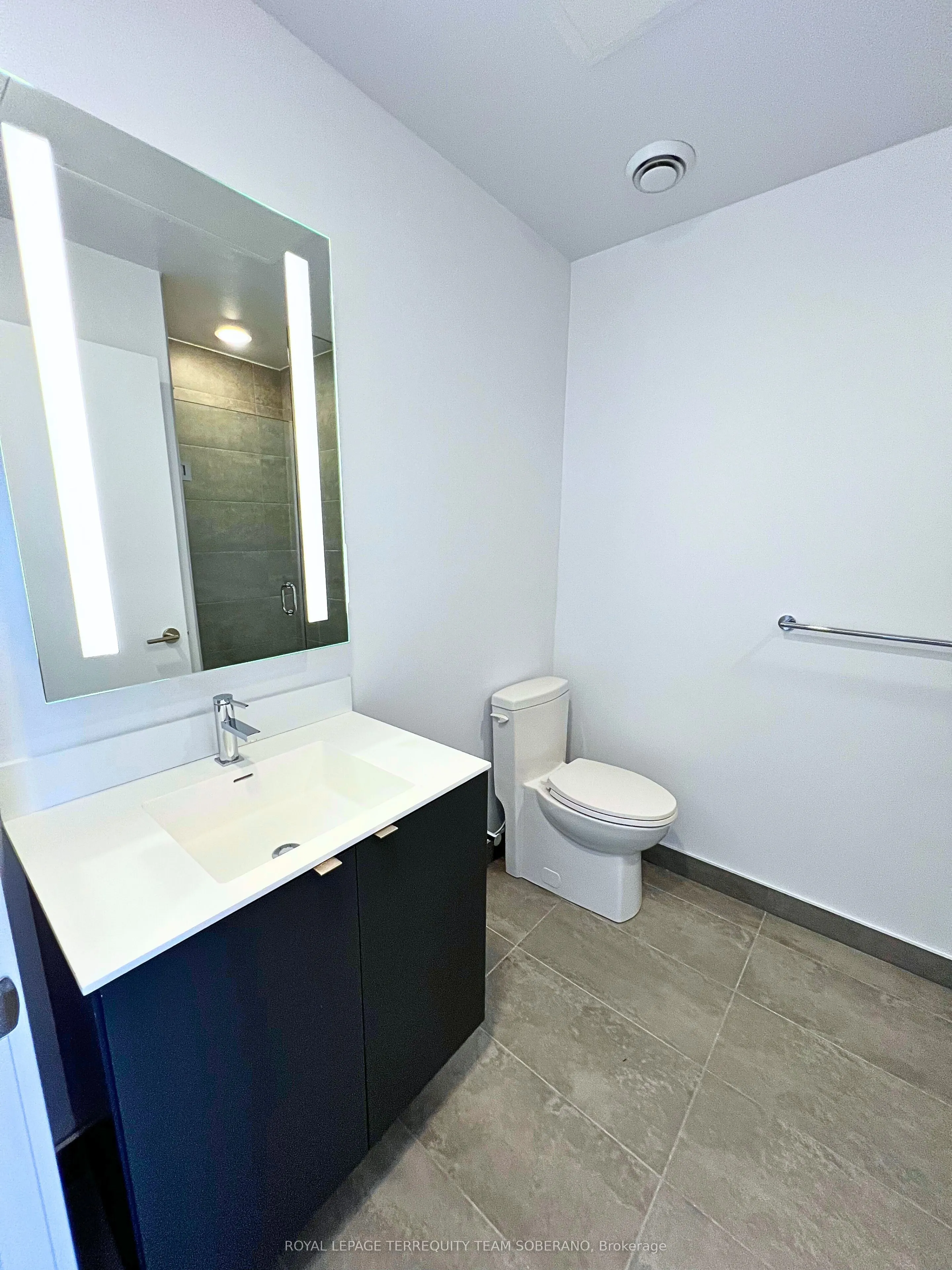 500 Dupont Street, #819