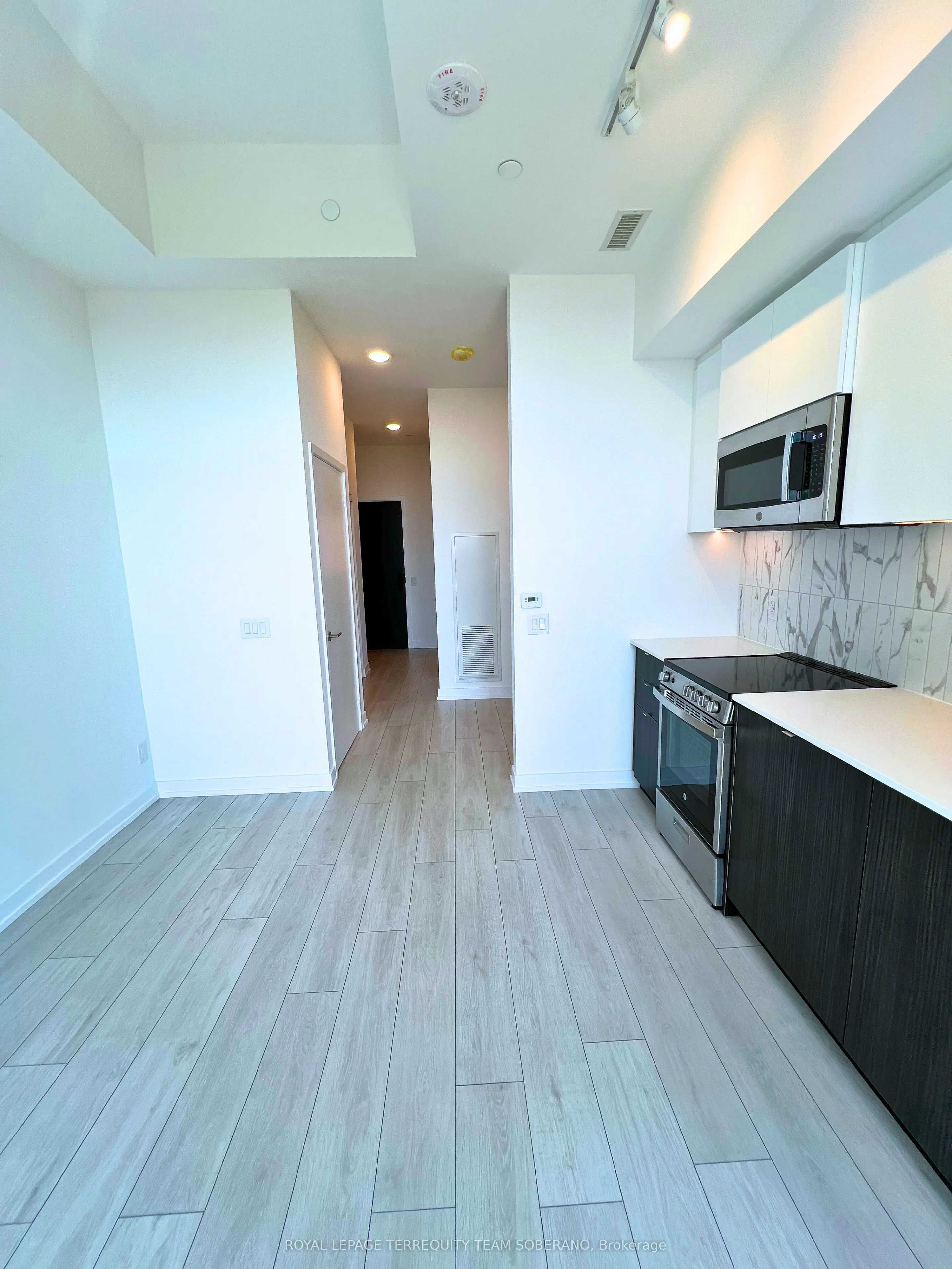 500 Dupont Street, #819