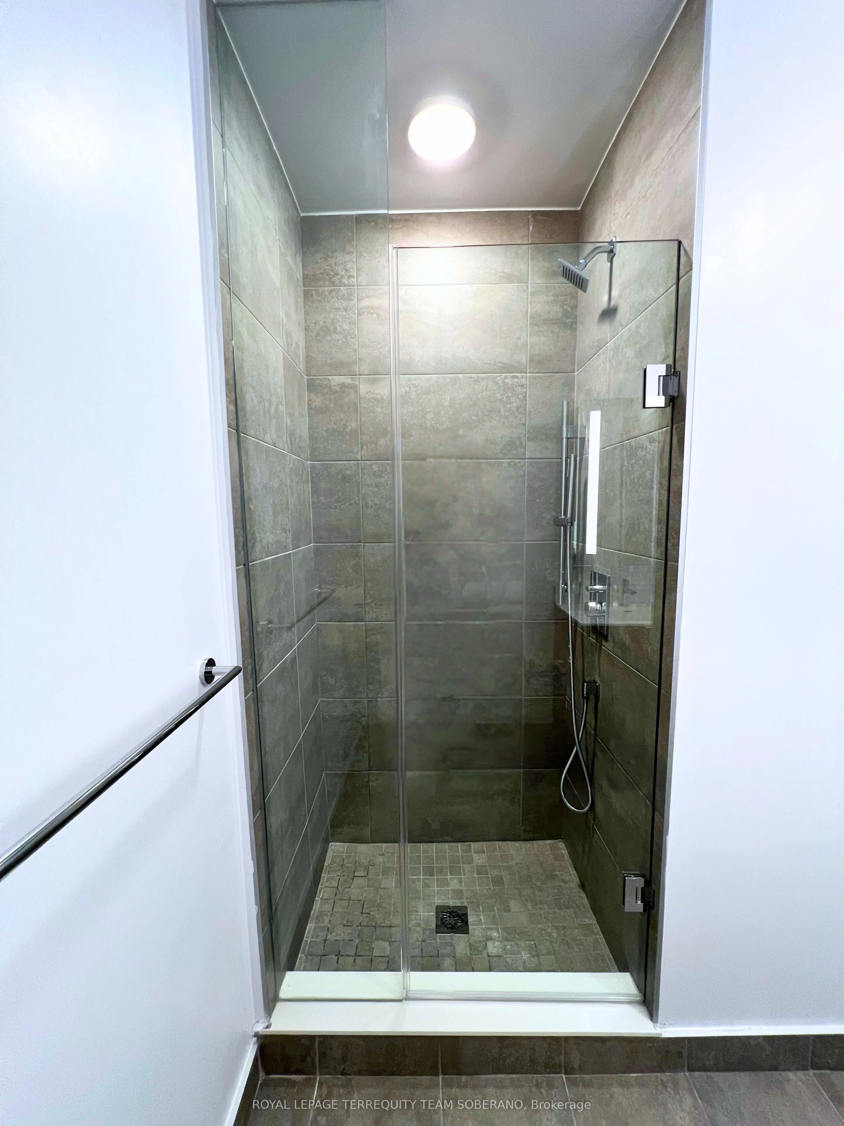 500 Dupont Street, #819