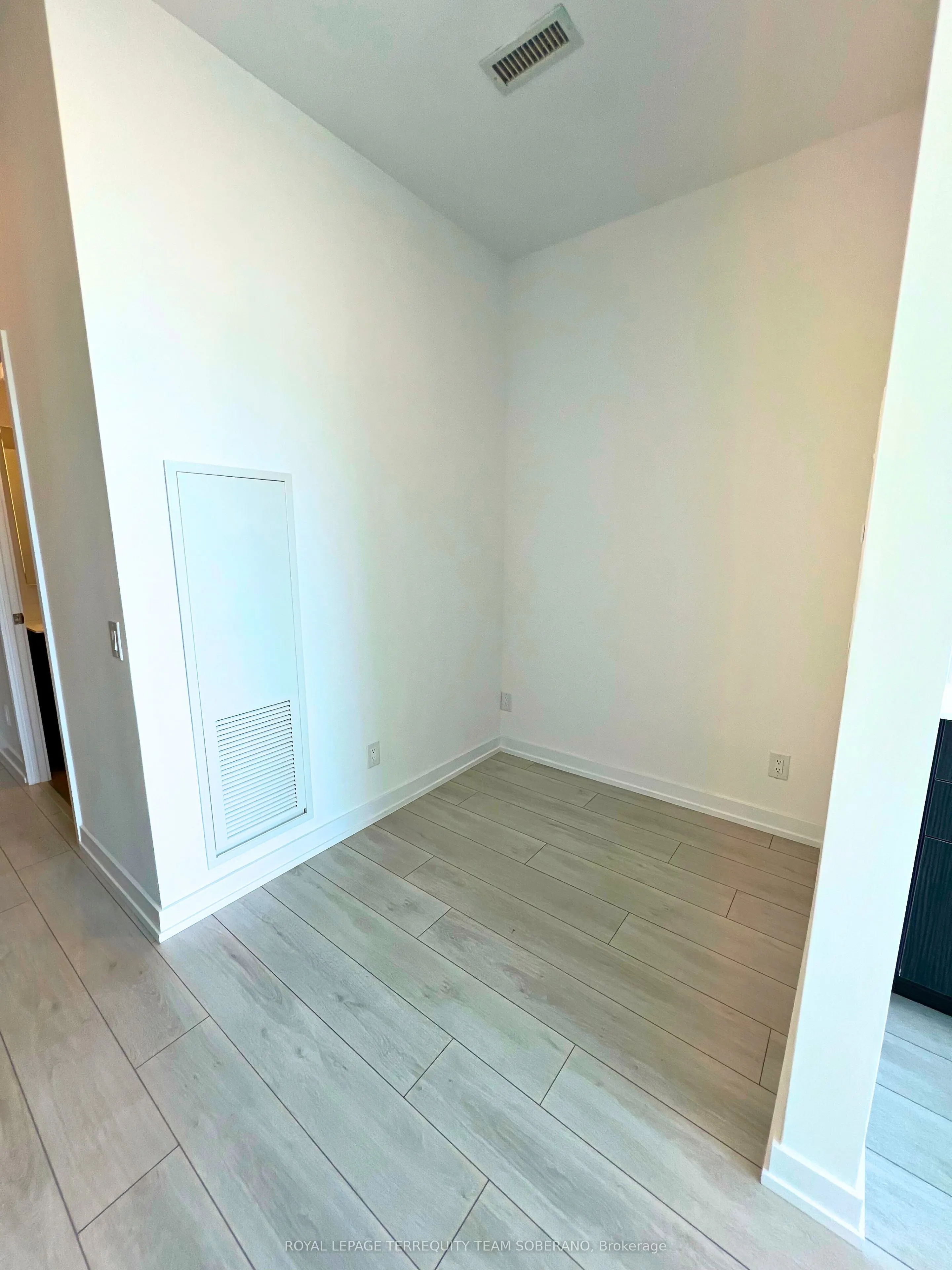 500 Dupont Street, #819