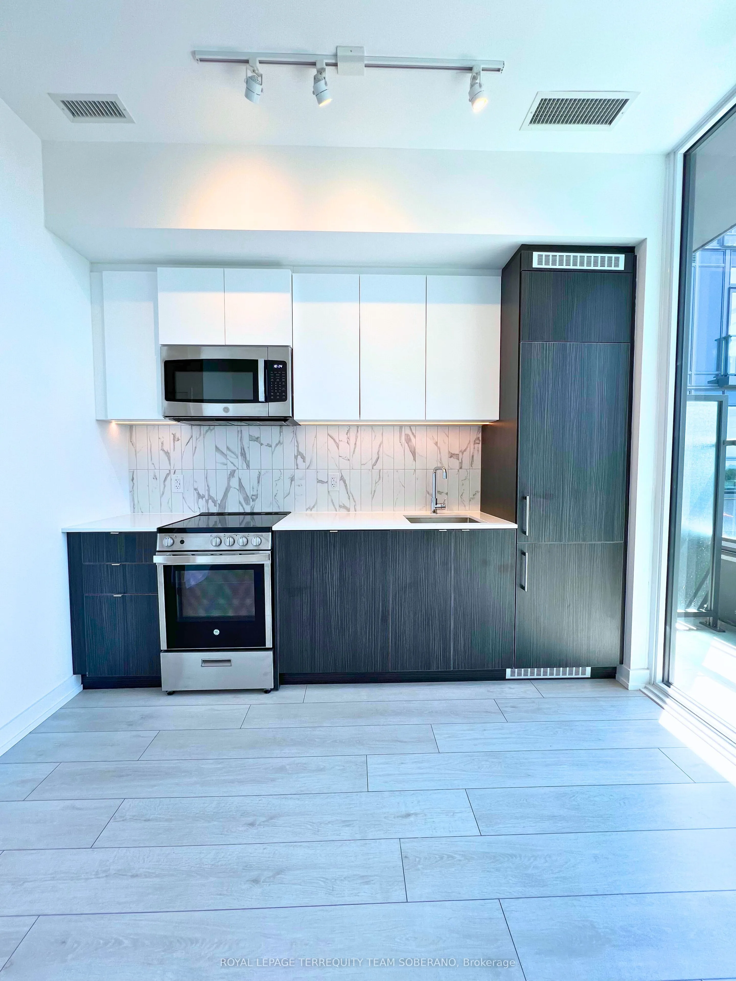 500 Dupont Street, #819