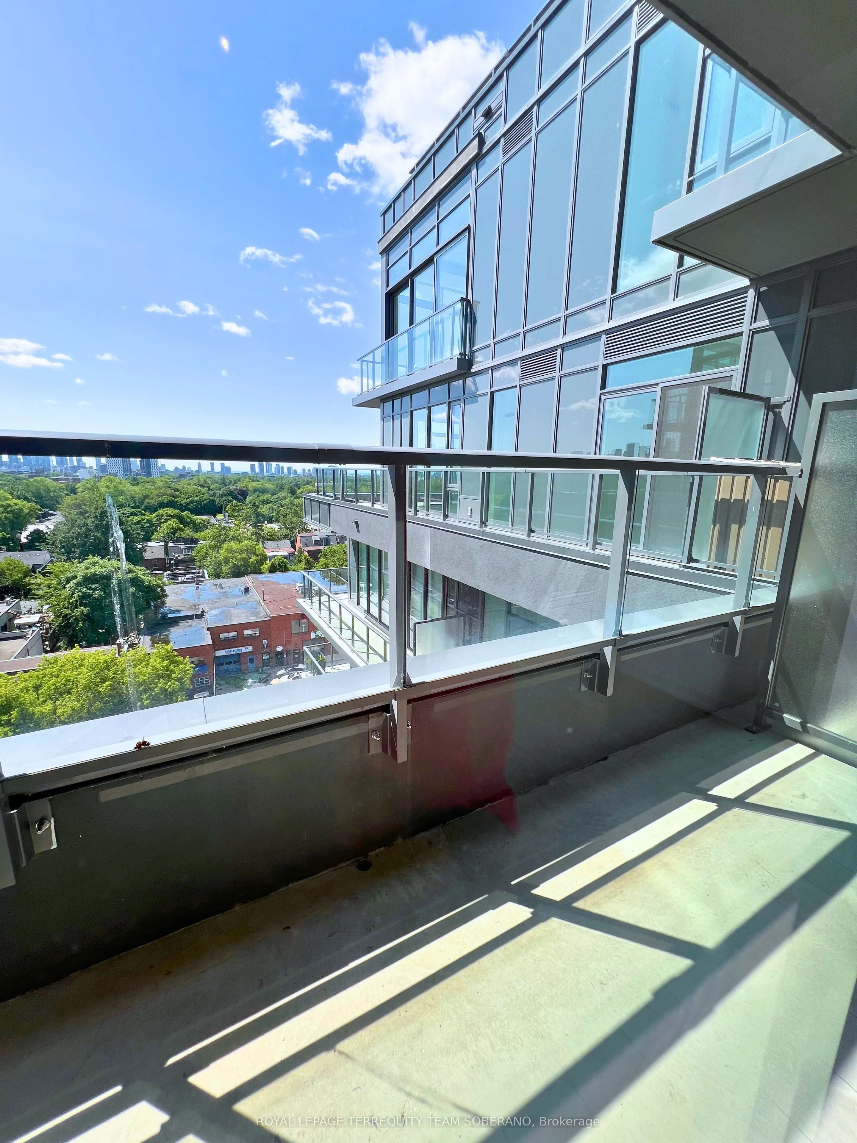 500 Dupont Street, #819