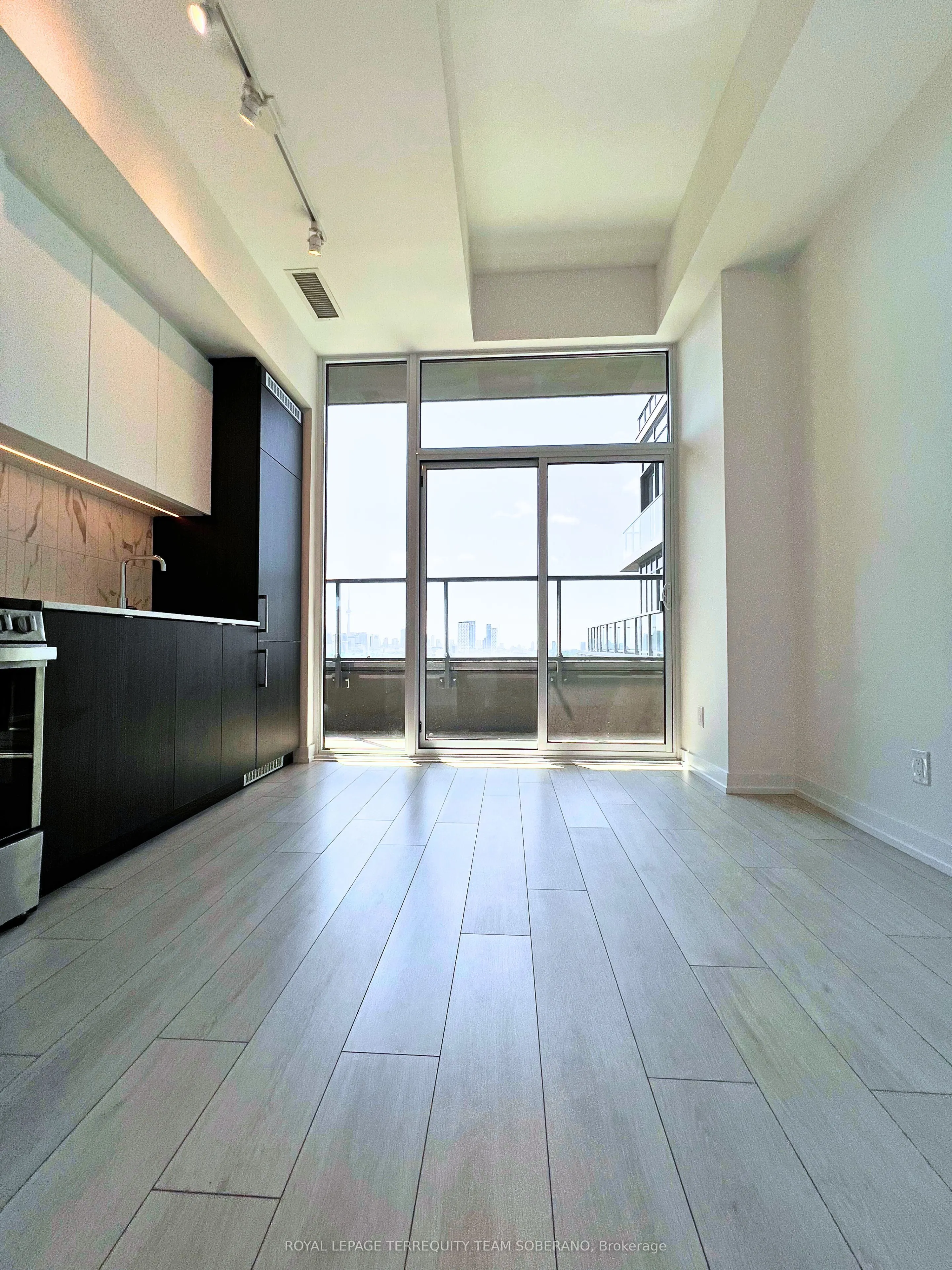 500 Dupont Street, #819
