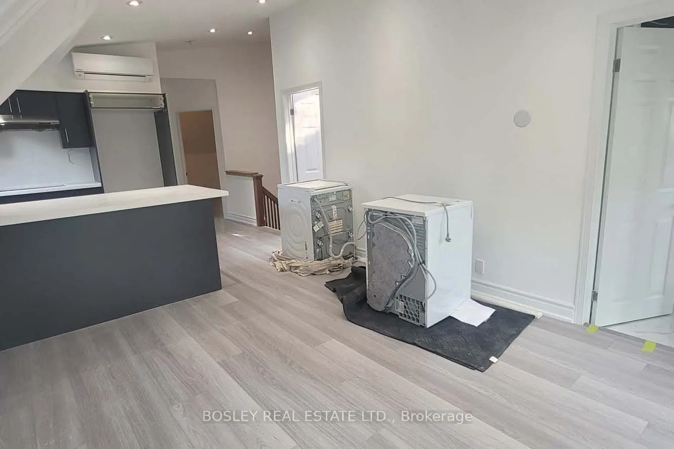 166 Spadina Road, #3