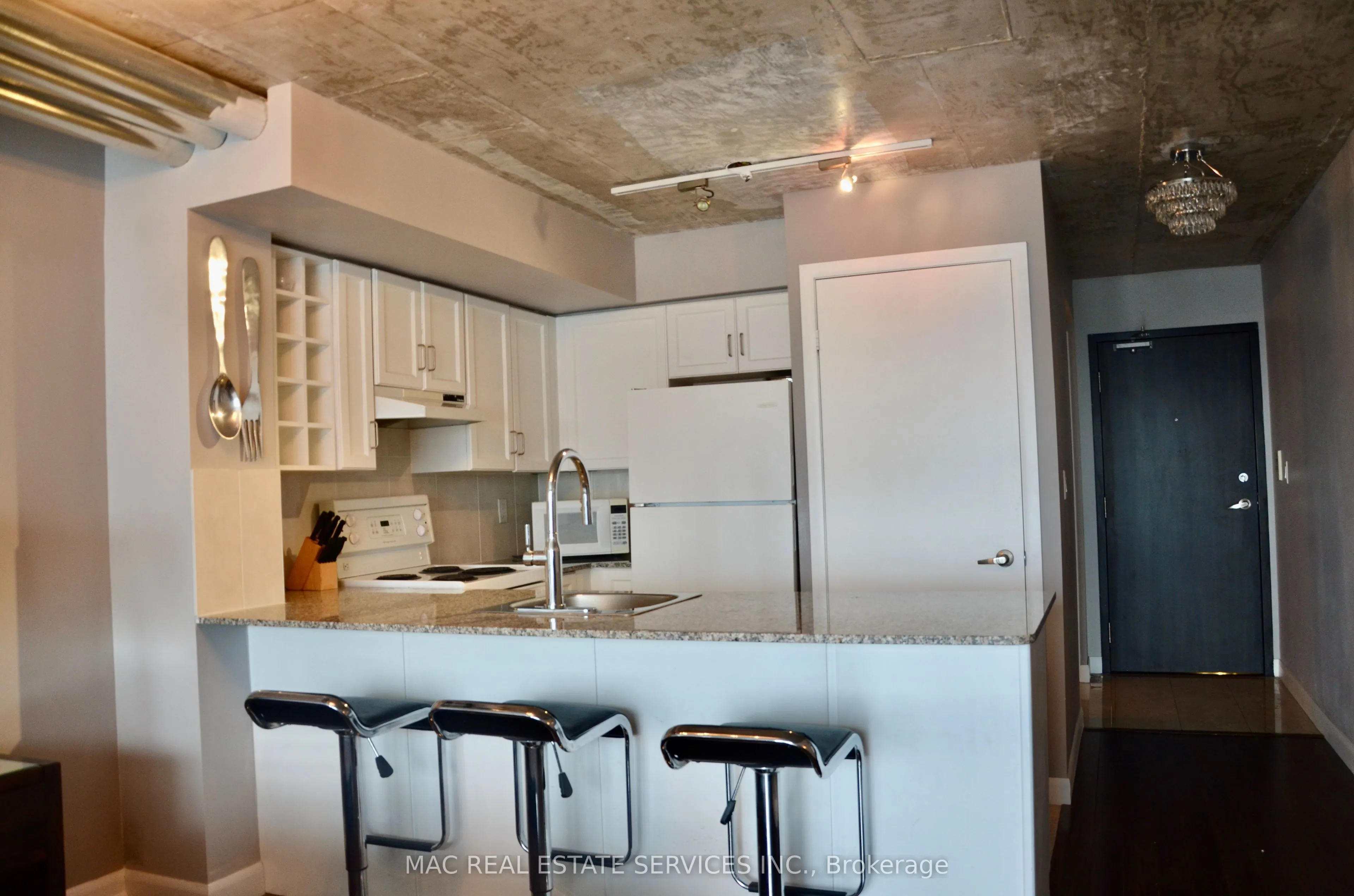 210 Victoria Street, #3302