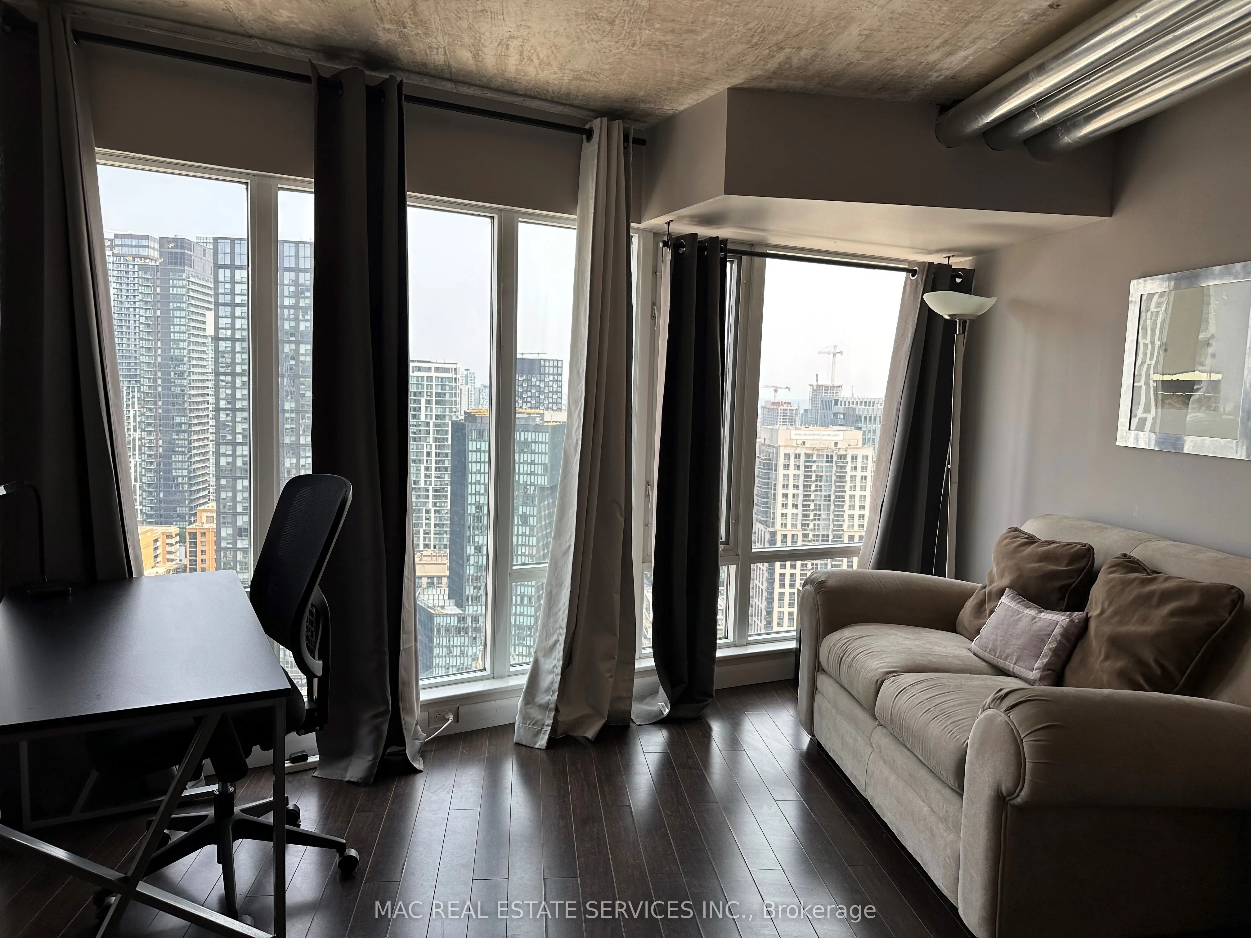 210 Victoria Street, #3302