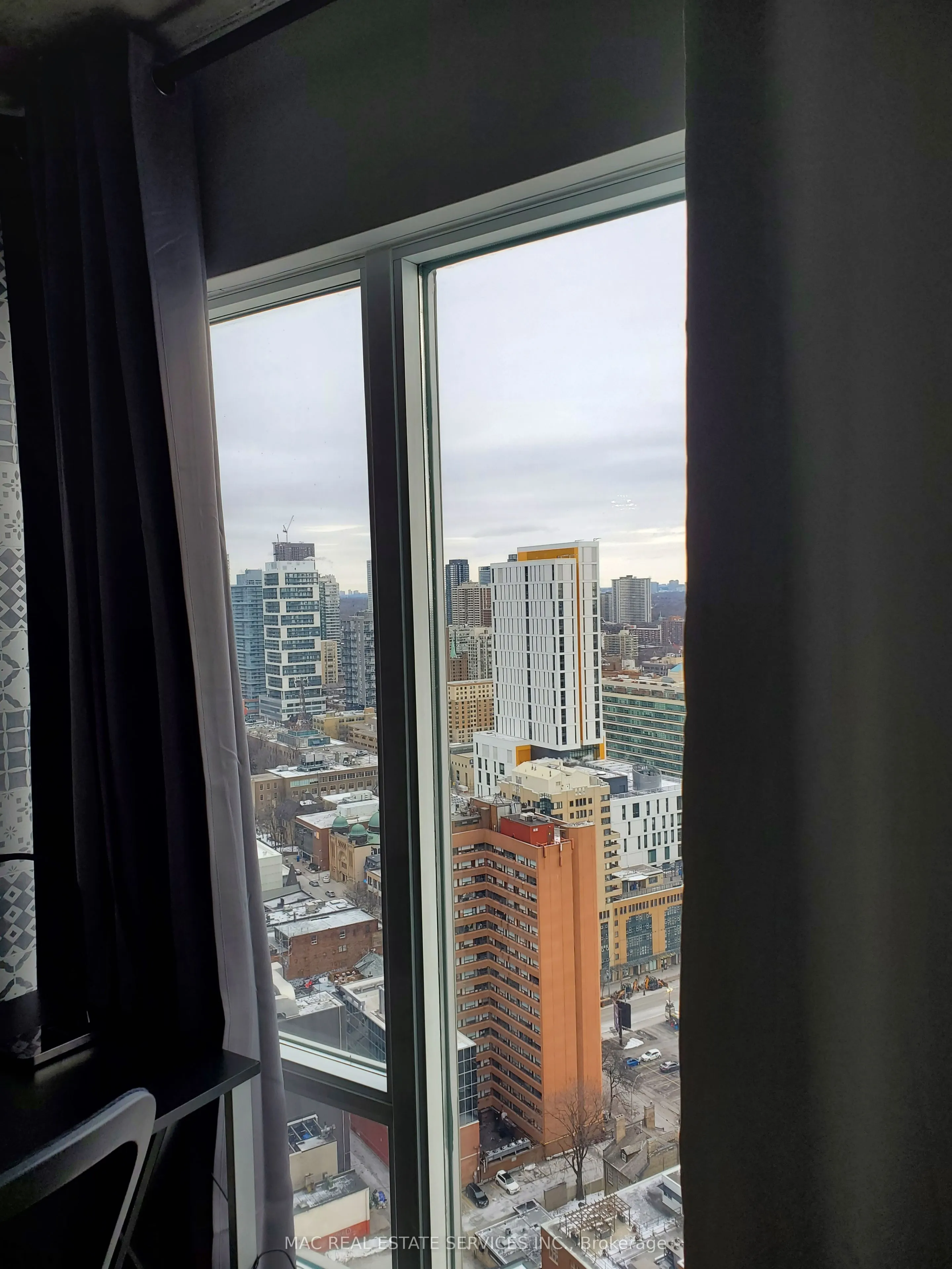 210 Victoria Street, #3302