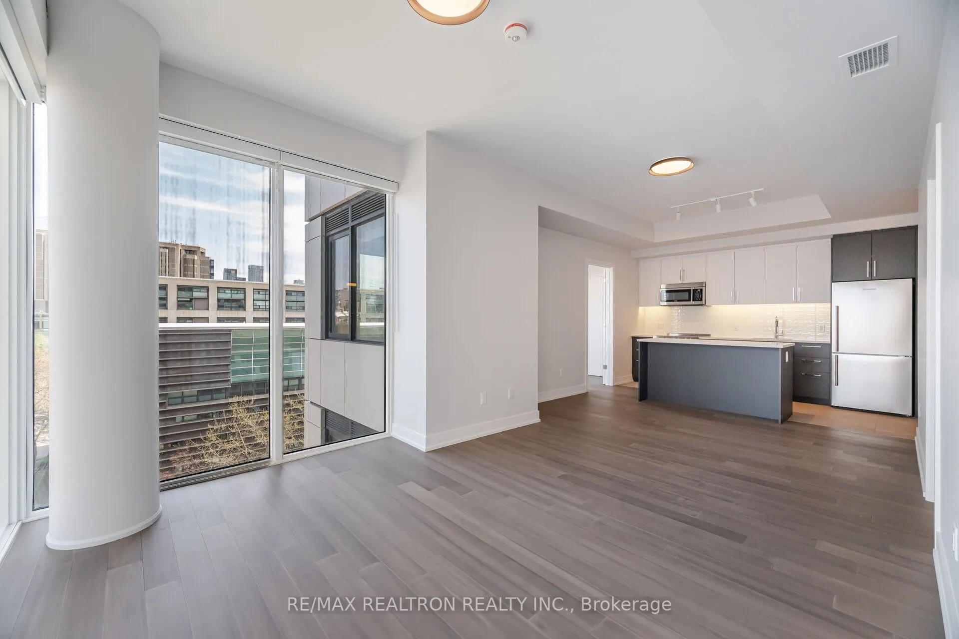 664 Spadina Avenue, #407