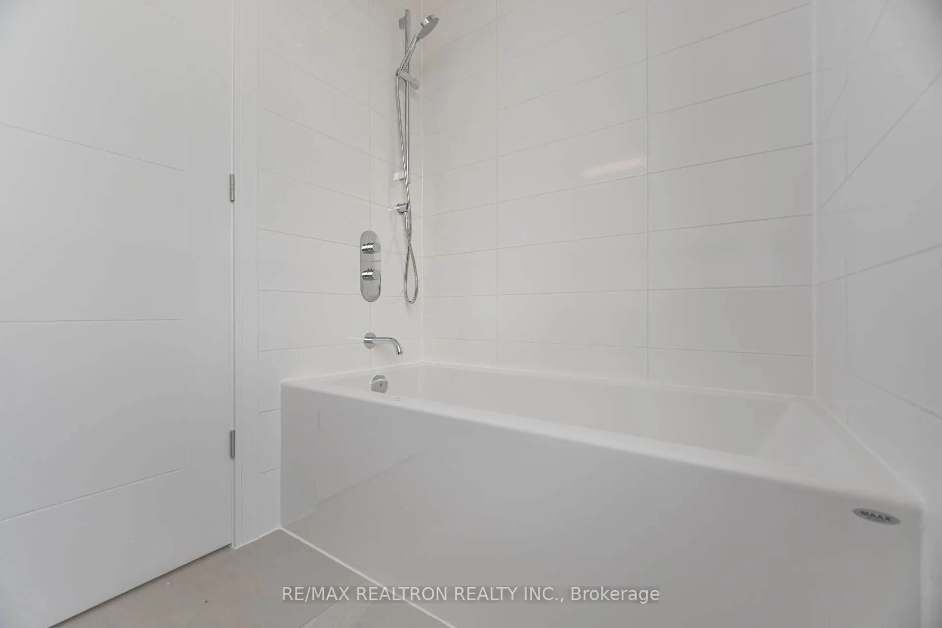 664 Spadina Avenue, #407