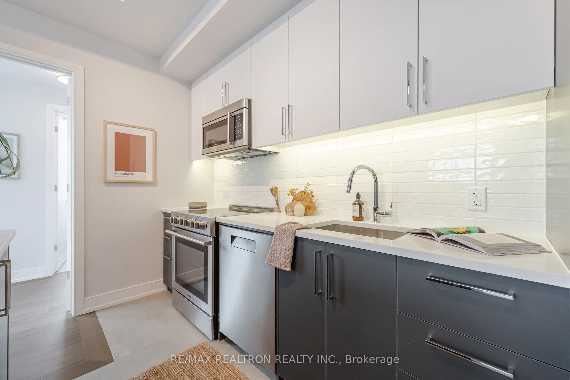 664 Spadina Avenue, #407