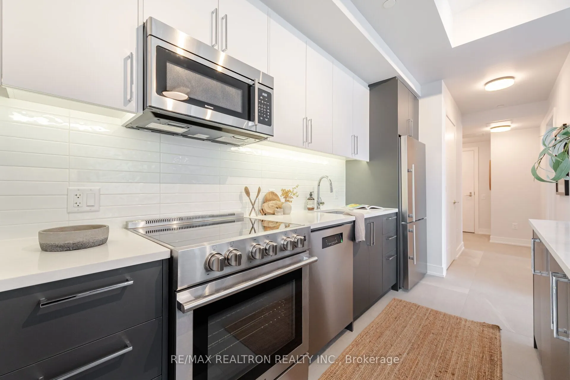664 Spadina Avenue, #407