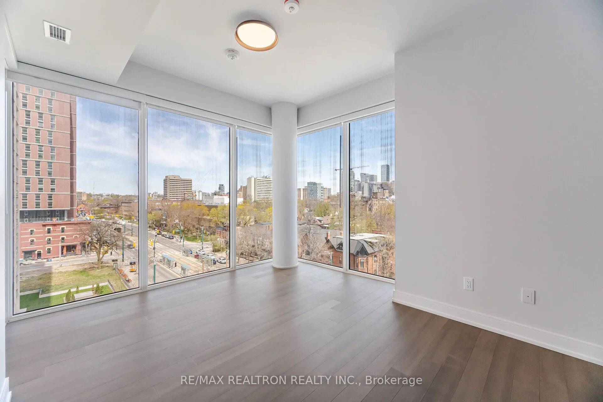 664 Spadina Avenue, #407