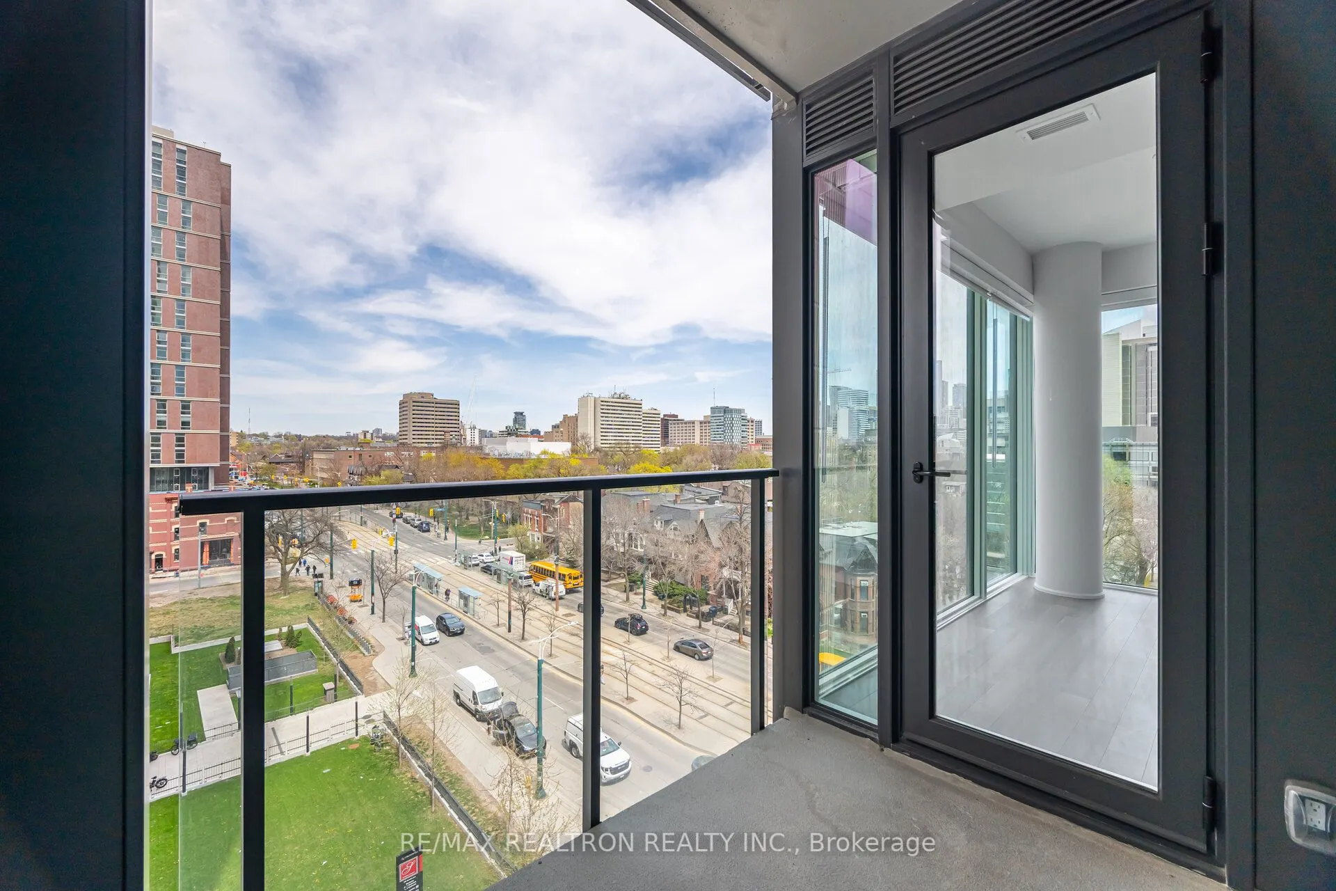 664 Spadina Avenue, #407