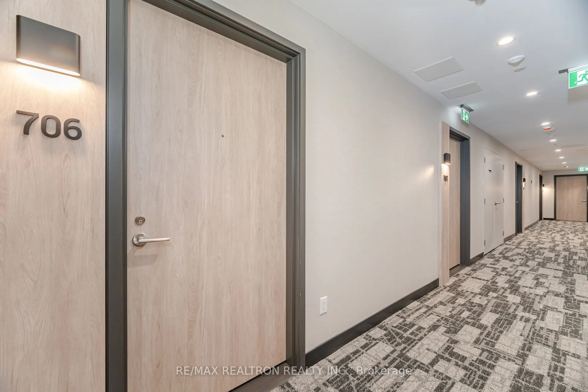 664 Spadina Avenue, #407