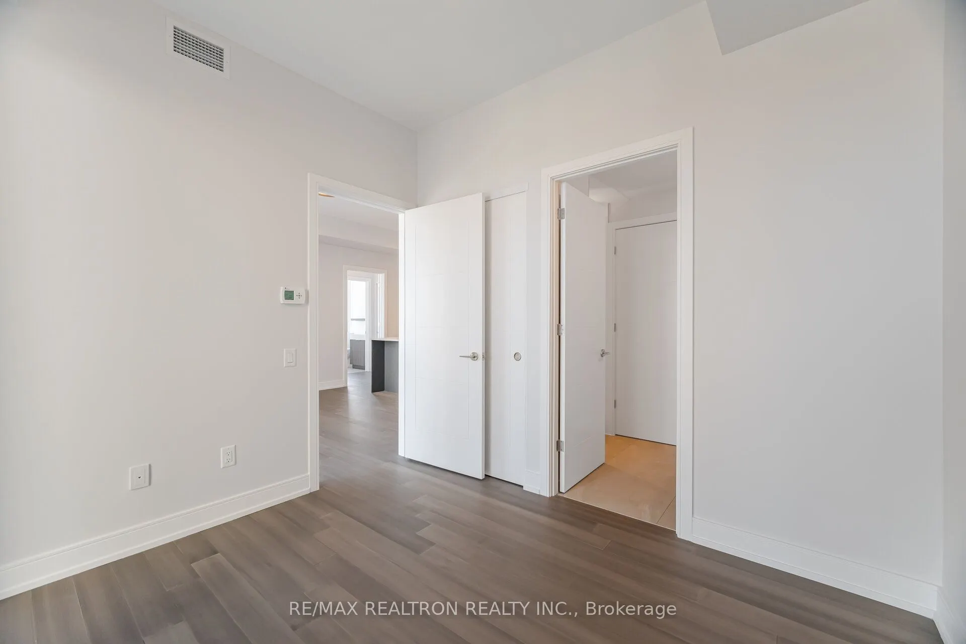 664 Spadina Avenue, #407
