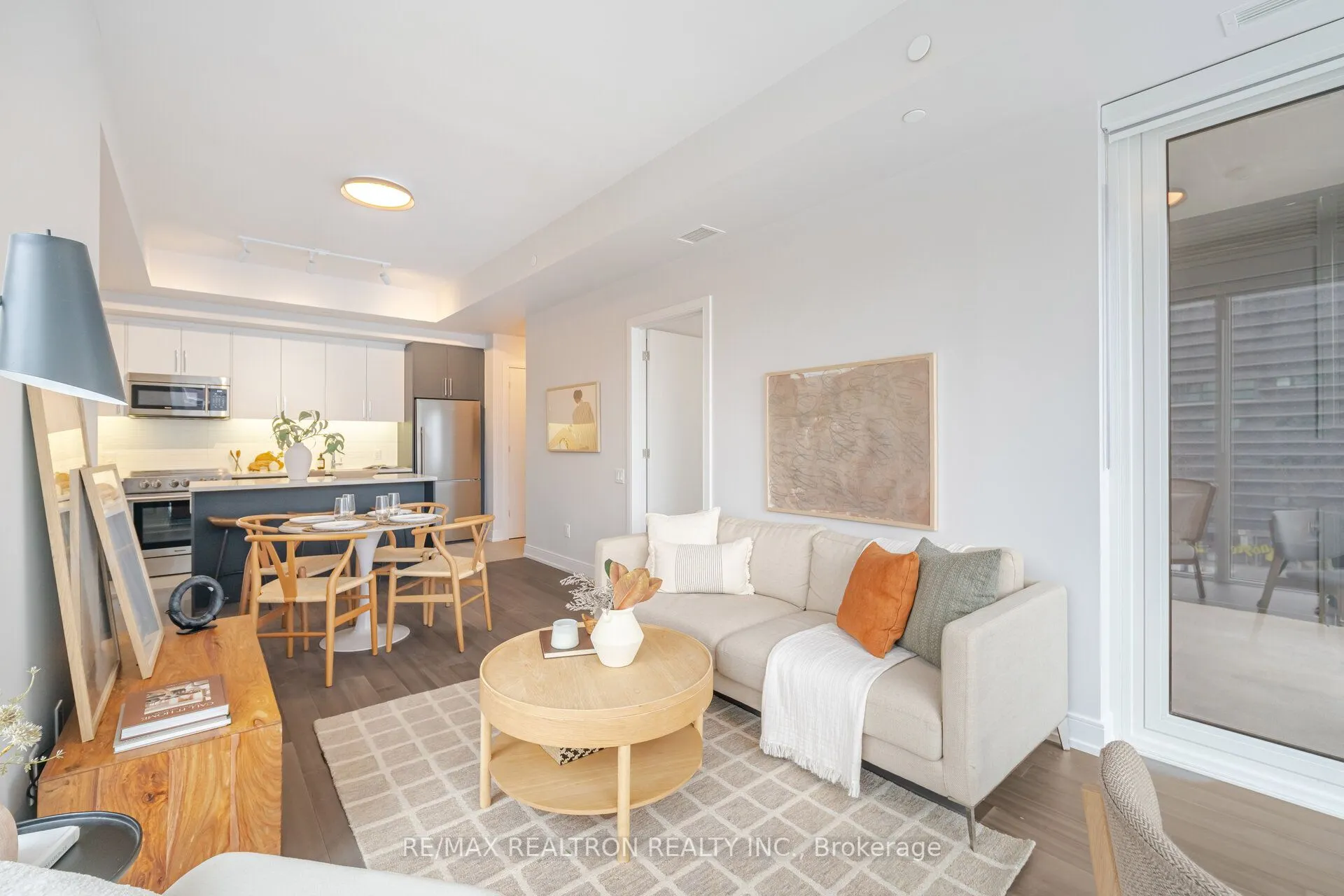 664 Spadina Avenue, #407