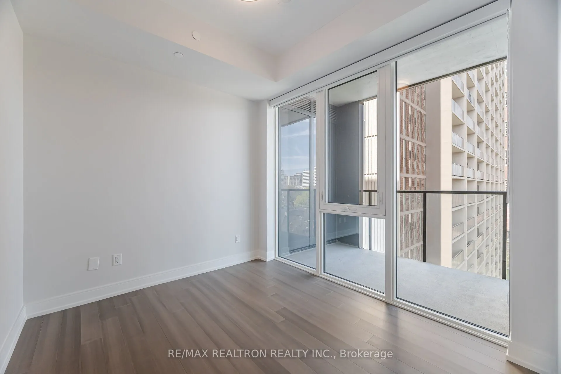 664 Spadina Avenue, #407