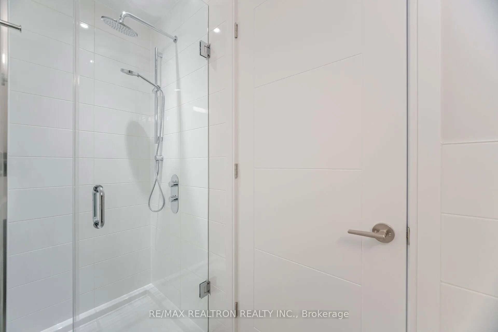 664 Spadina Avenue, #407