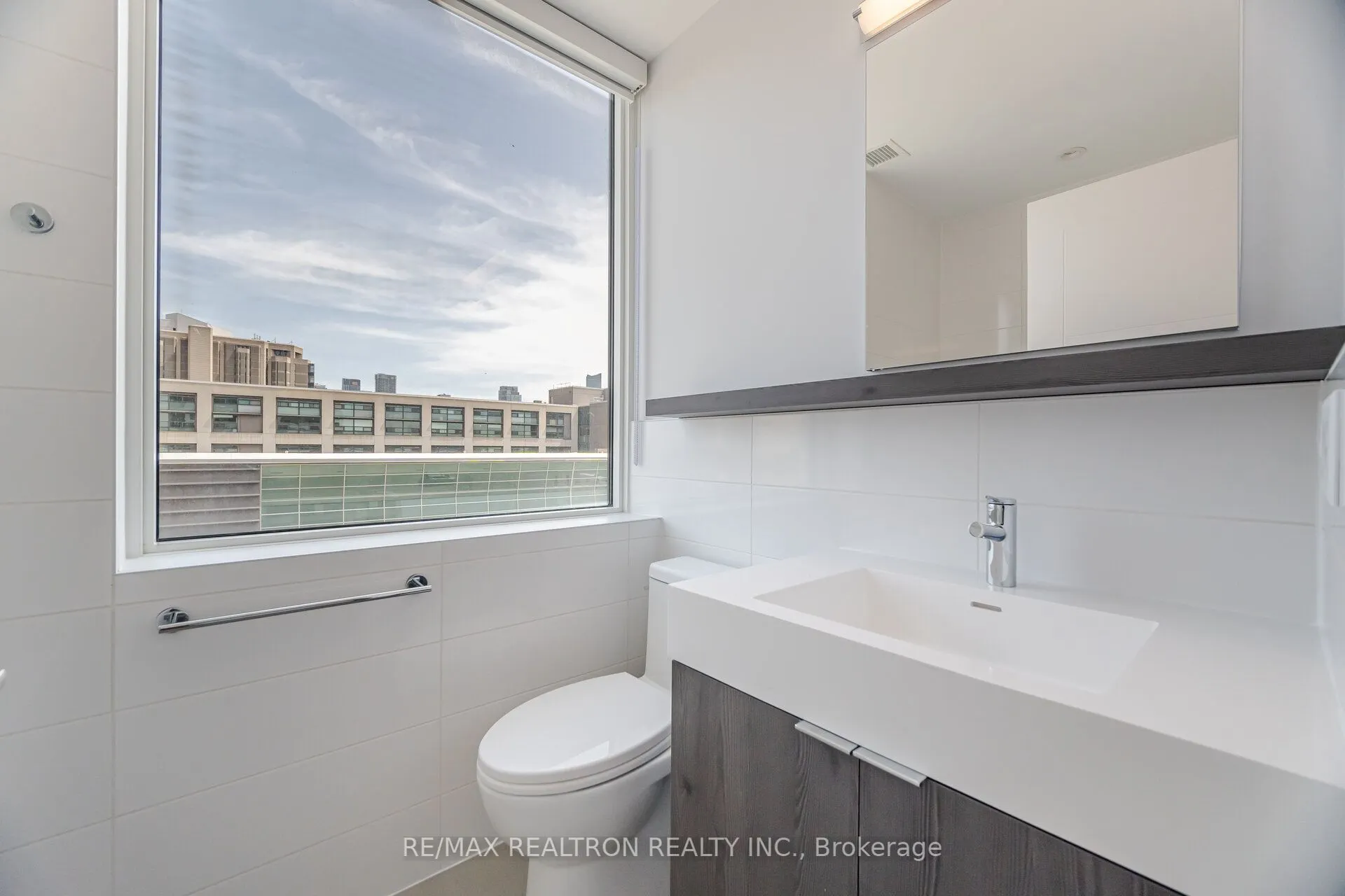 664 Spadina Avenue, #407