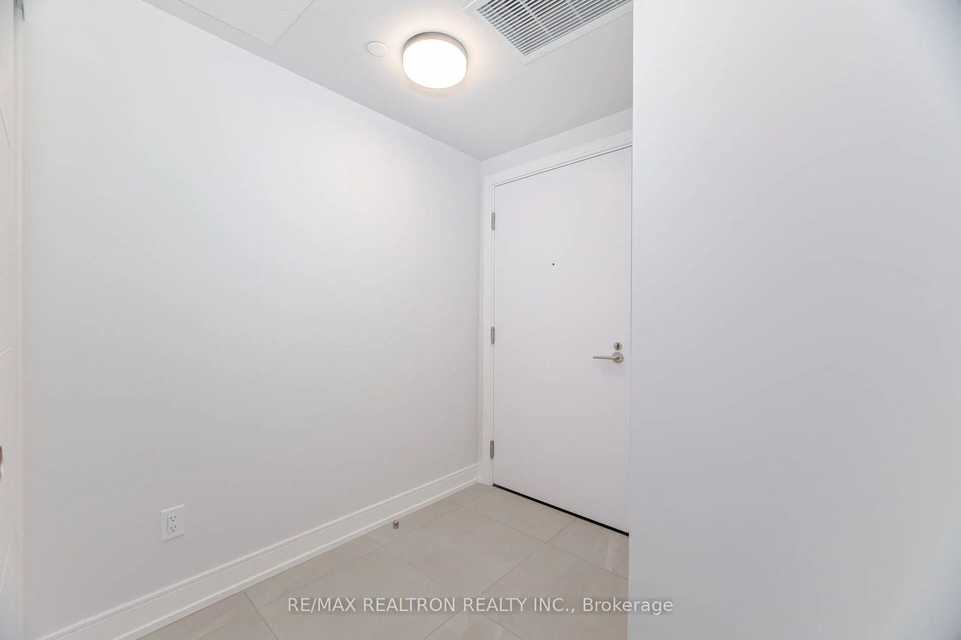 664 Spadina Avenue, #407