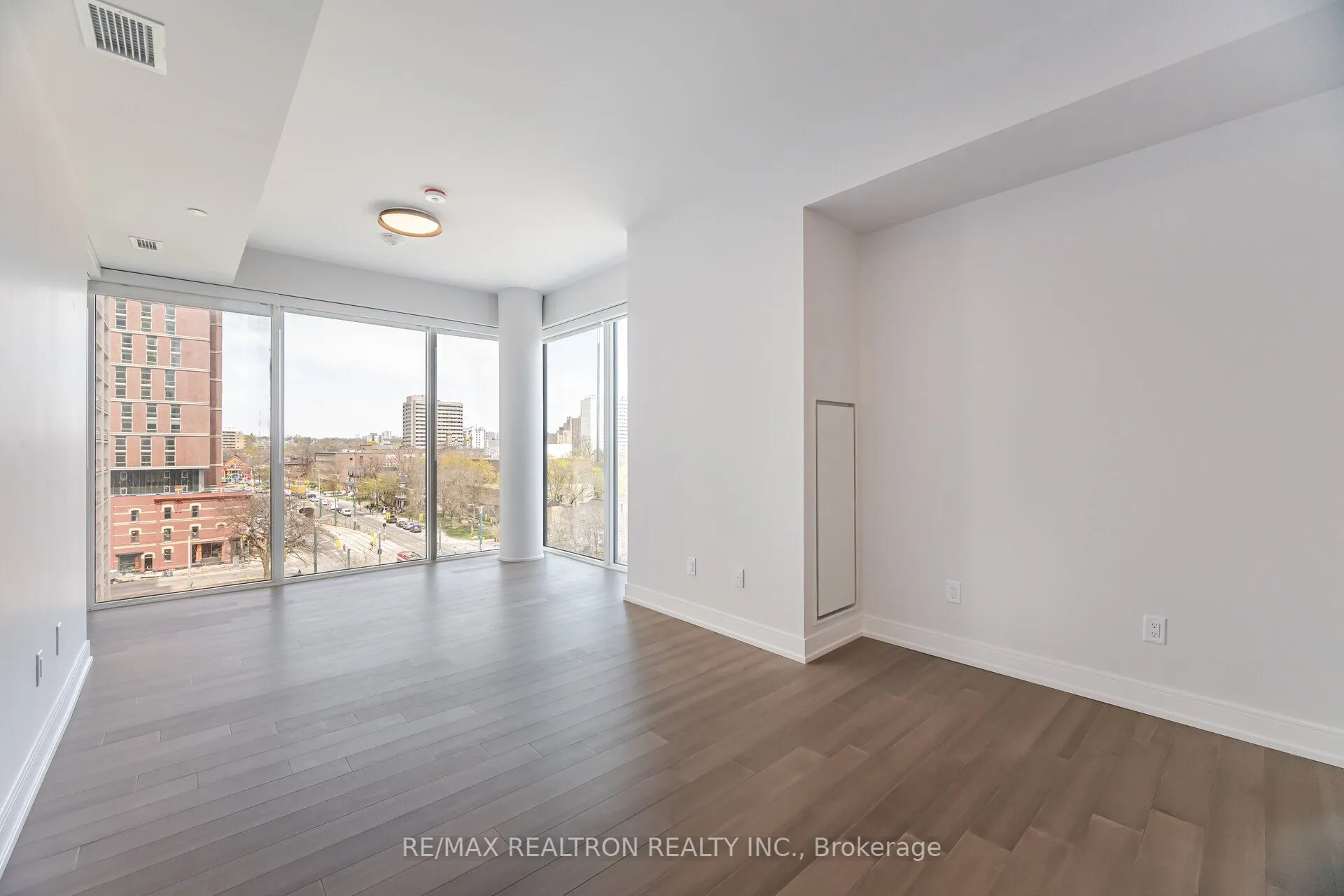 664 Spadina Avenue, #407