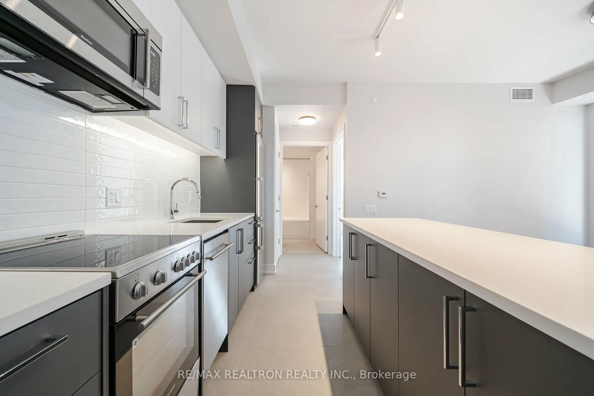 2525 Bathurst Street, #703